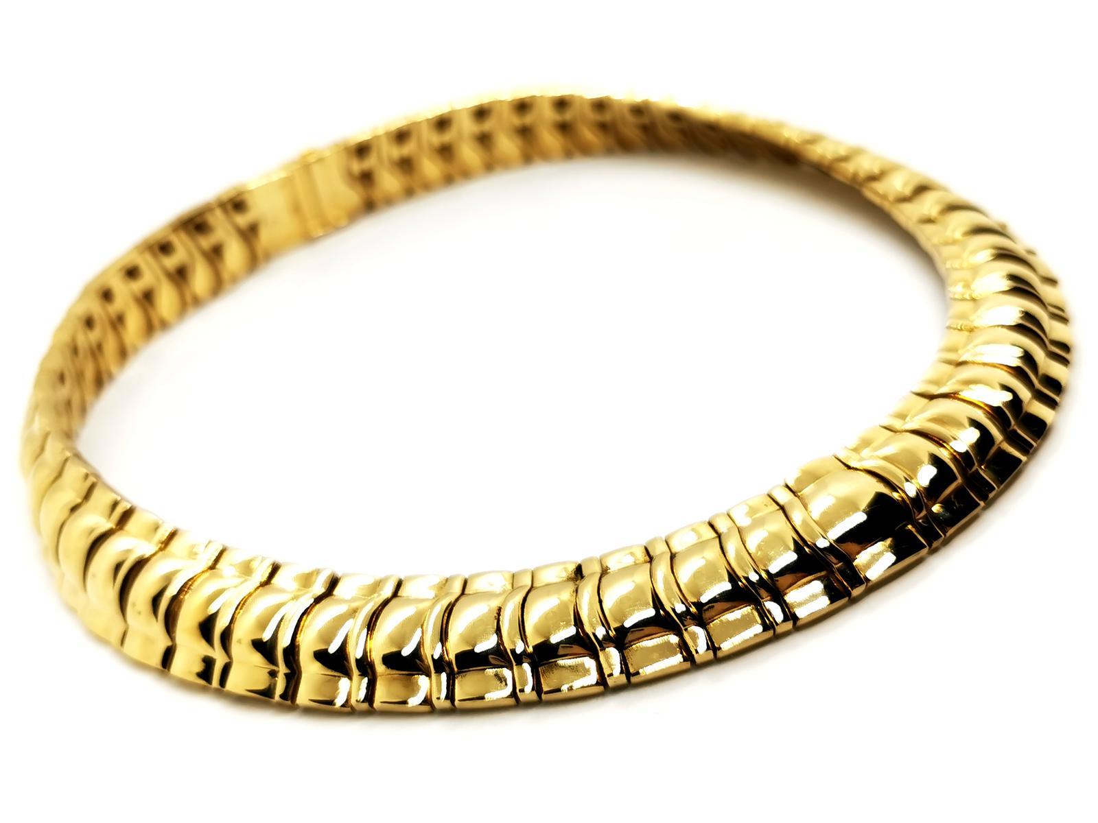 Women's Piaget Chain Necklace Tanagra Yellow Gold For Sale