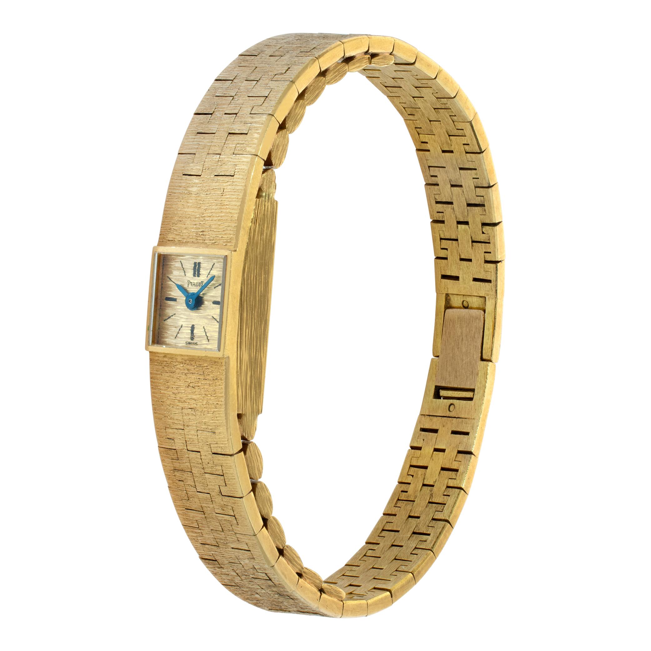 Piaget Classic in 18k yellow gold. Manual. 10 mm case size. Ref 1001 AG. 6 inch wrist size. Fine Pre-owned Piaget Watch.

 Certified preowned Classic Piaget Classic 1001 AG watch is made out of yellow gold on a 18k Yellow Gold bracelet with a 18k