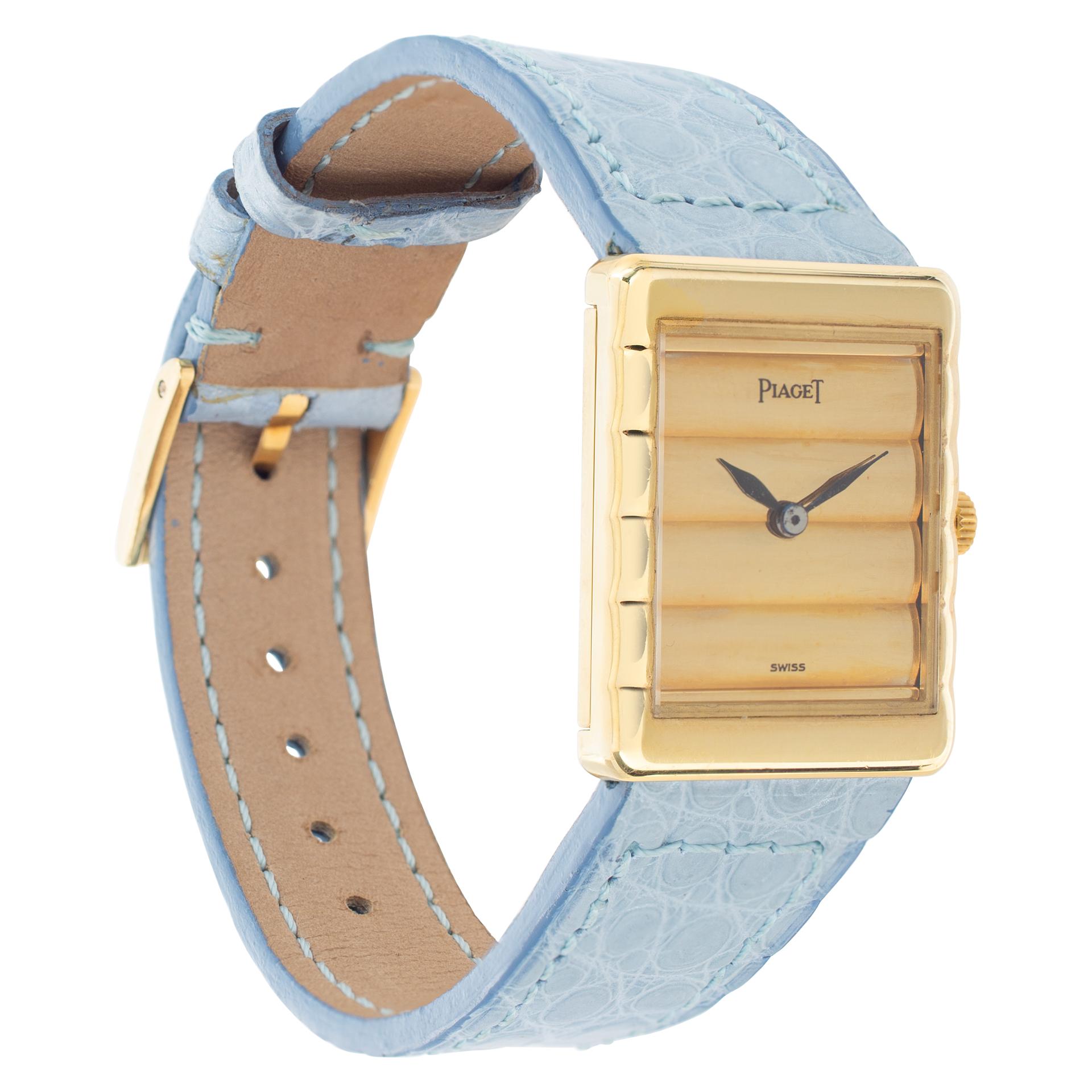 Piaget Classic 40800 in Gelbgold mit goldenem Zifferblatt 19,5 mm Manuelle Uhr im Zustand „Hervorragend“ im Angebot in Surfside, FL