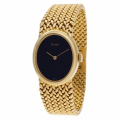 Piaget Classic 6822 K 30 18 Karat Yellow Gold Black Dial Manual Watch