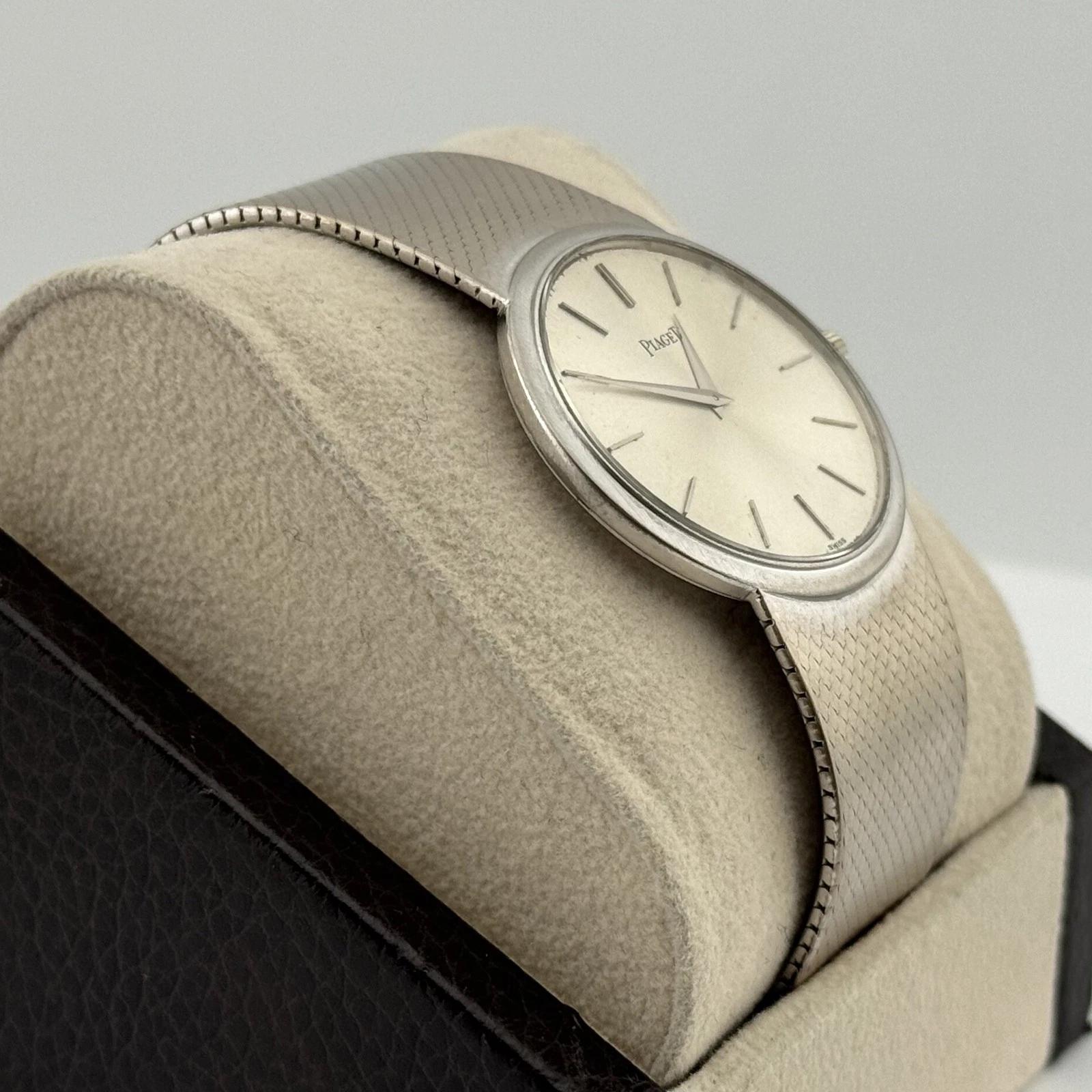 Women's or Men's Piaget Classic Watch 9633 32mm 18K White Gold For Sale