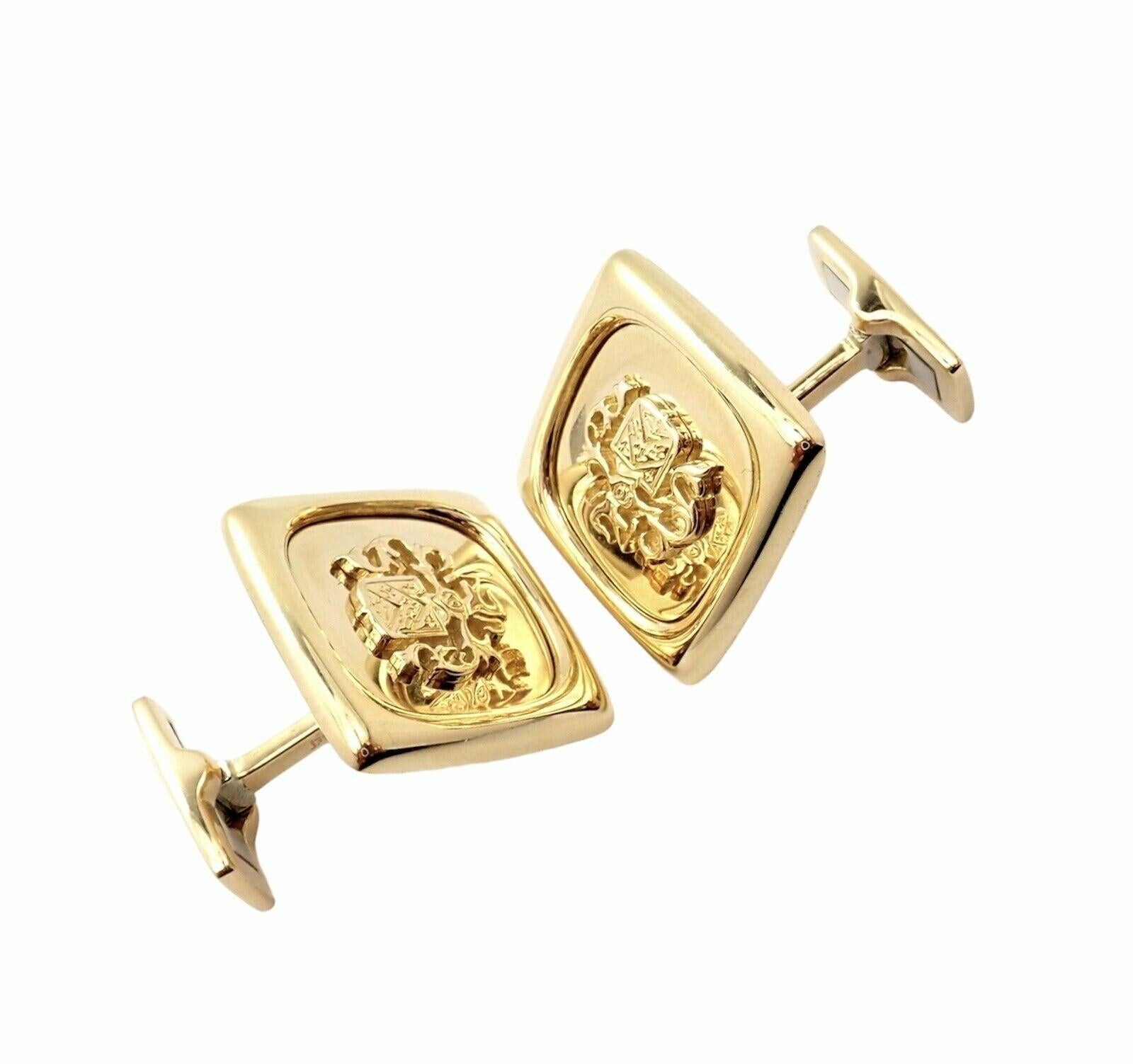18k Gelbgold Wappen Manschettenknöpfe von  Piaget. 
Einzelheiten: 
Abmessungen: Vorderseite: 20mm x 20mm
Rückseite: 8mm x 14mm
Gewicht: 27.1 Gramm
Gestempelte Punzierungen: Piaget 750
*Kostenloser Versand innerhalb der Vereinigten Staaten*
IHR