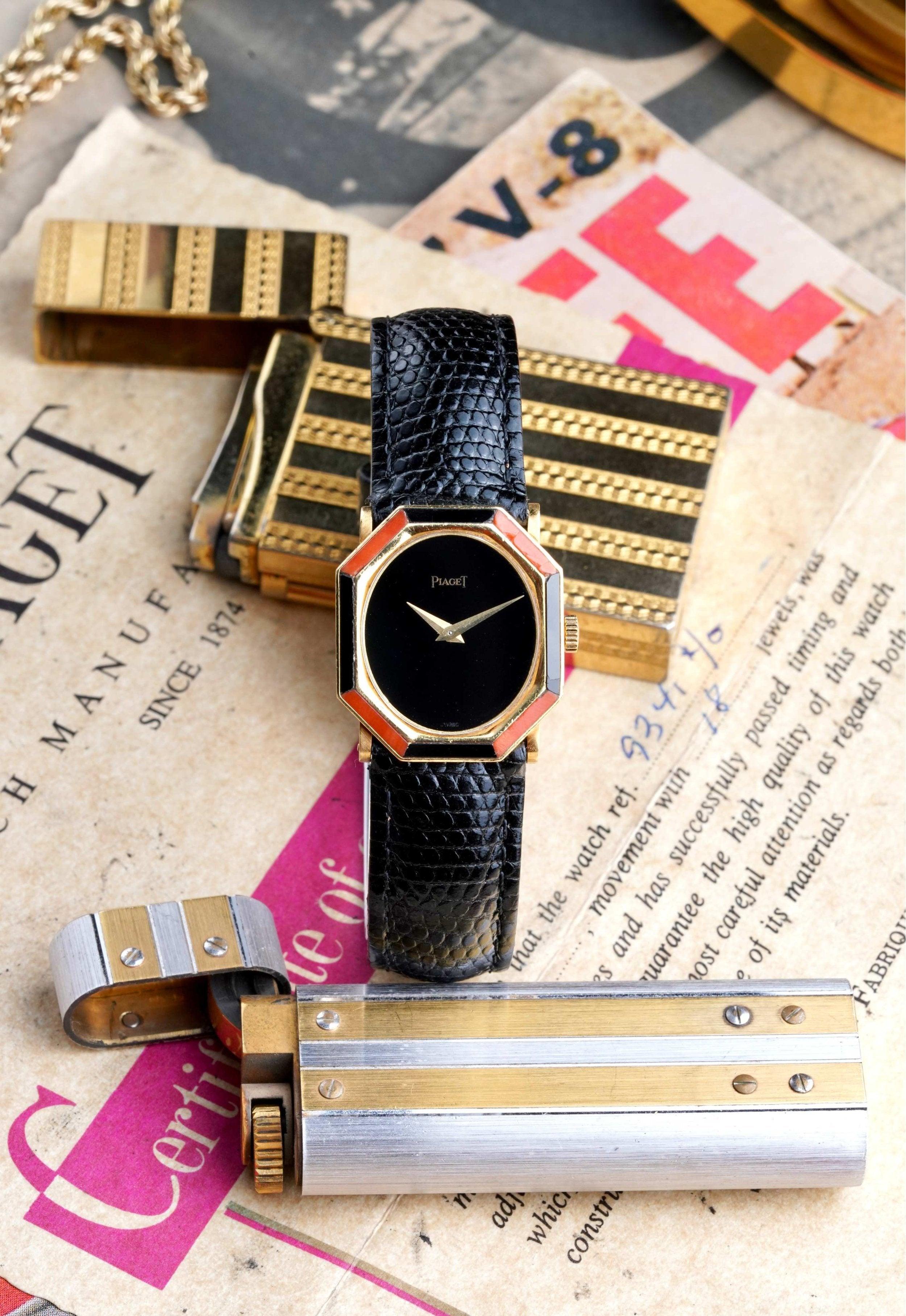 Women's or Men's Piaget Coral & Onyx Reference 9341 Watch in 18K Yellow Gold, 1980s For Sale