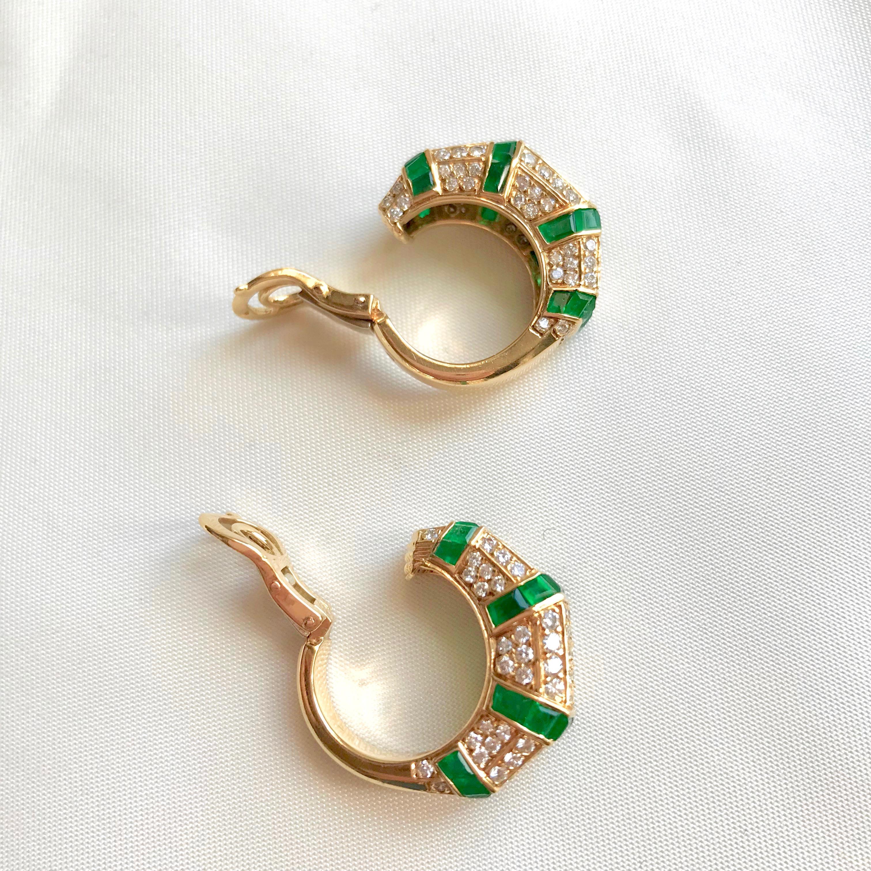 Piaget Boucles d'oreilles en or jaune 18 carats avec diamants et émeraudes en vente 6