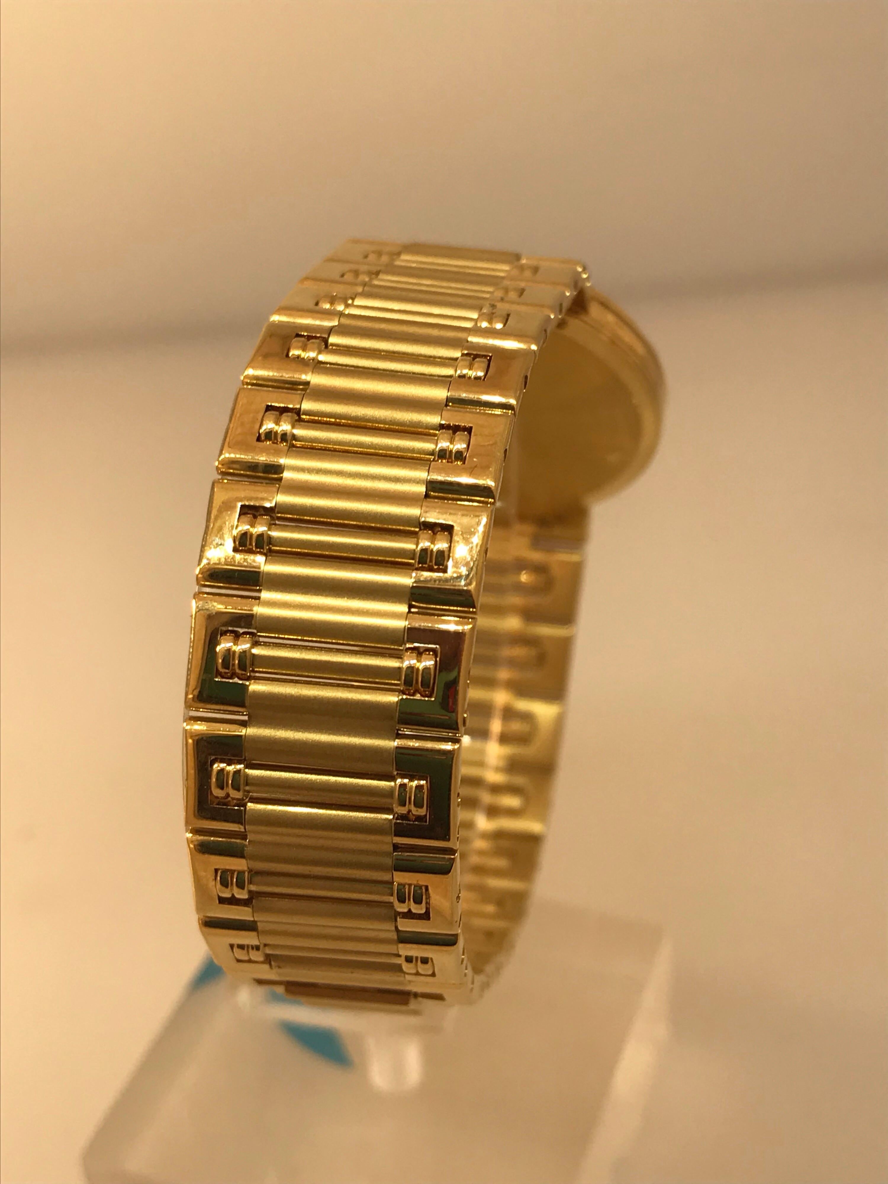 Piaget Dancer 18 Karat Yellow Gold Onyx Dial Men's Bracelet Watch 84023 K81 For Sale 3