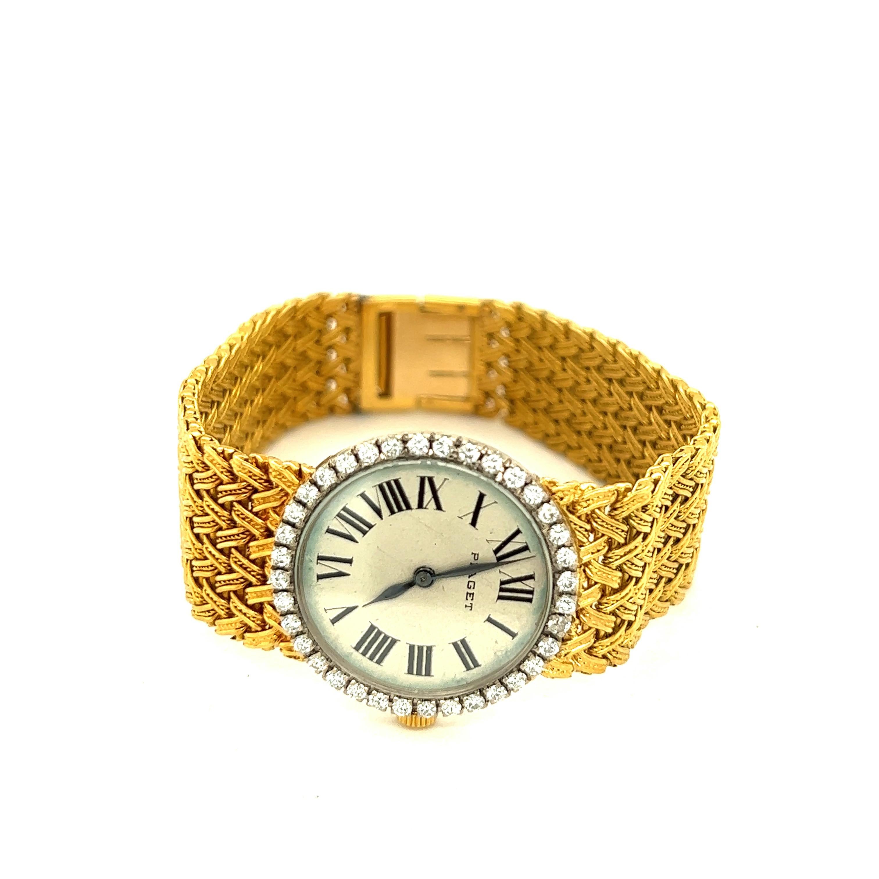 Montre-bracelet pour dame en or jaune 18k avec diamants Piaget

Boîtier de forme ronde (2 cm) garni de 36 diamants taille ronde d'environ 0,72 carat au total, avec chiffres romains pour l'heure ; accompagné de bracelets en or jaune 18 carats avec