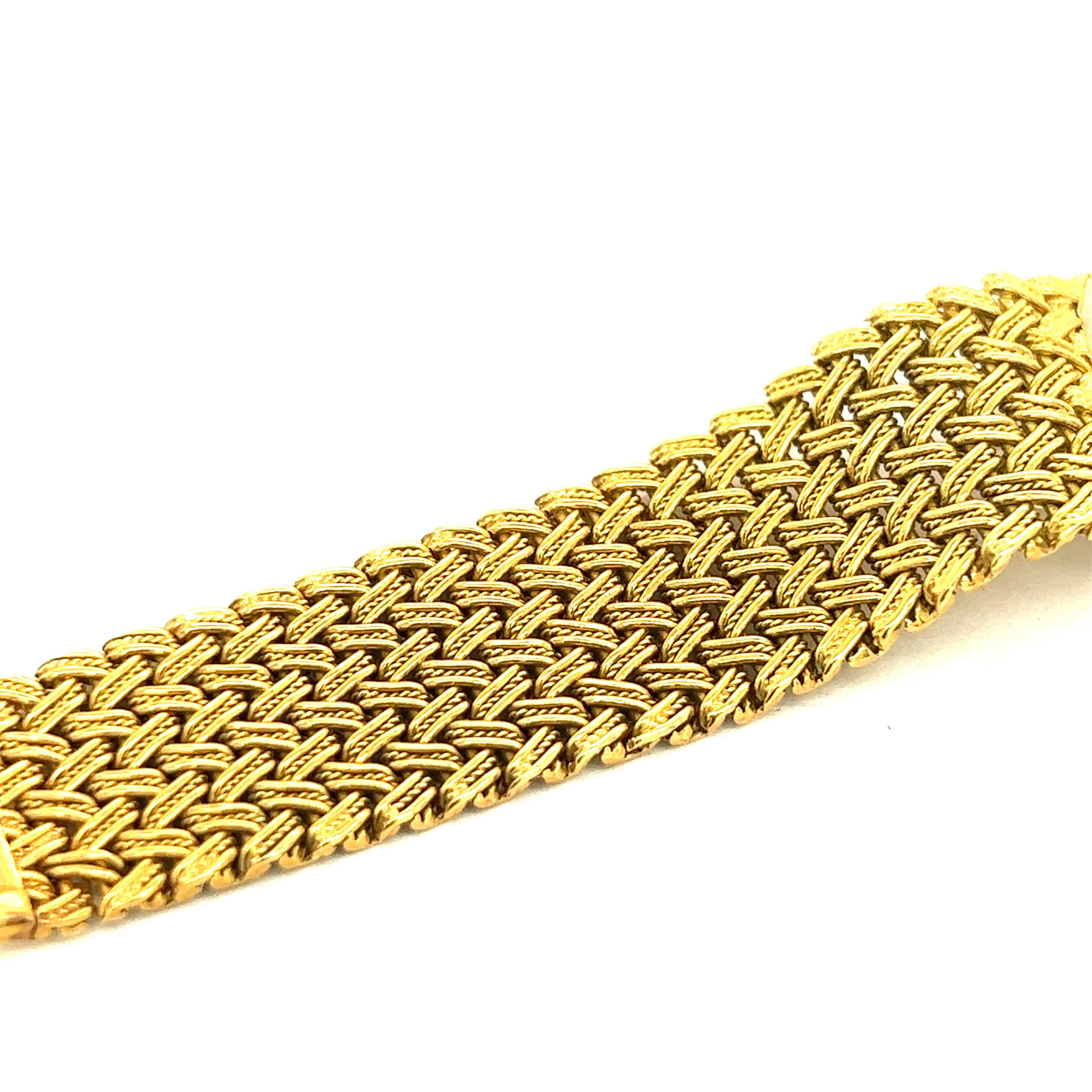 Montre-bracelet pour dame en or jaune 18k avec diamants Piaget en vente 2