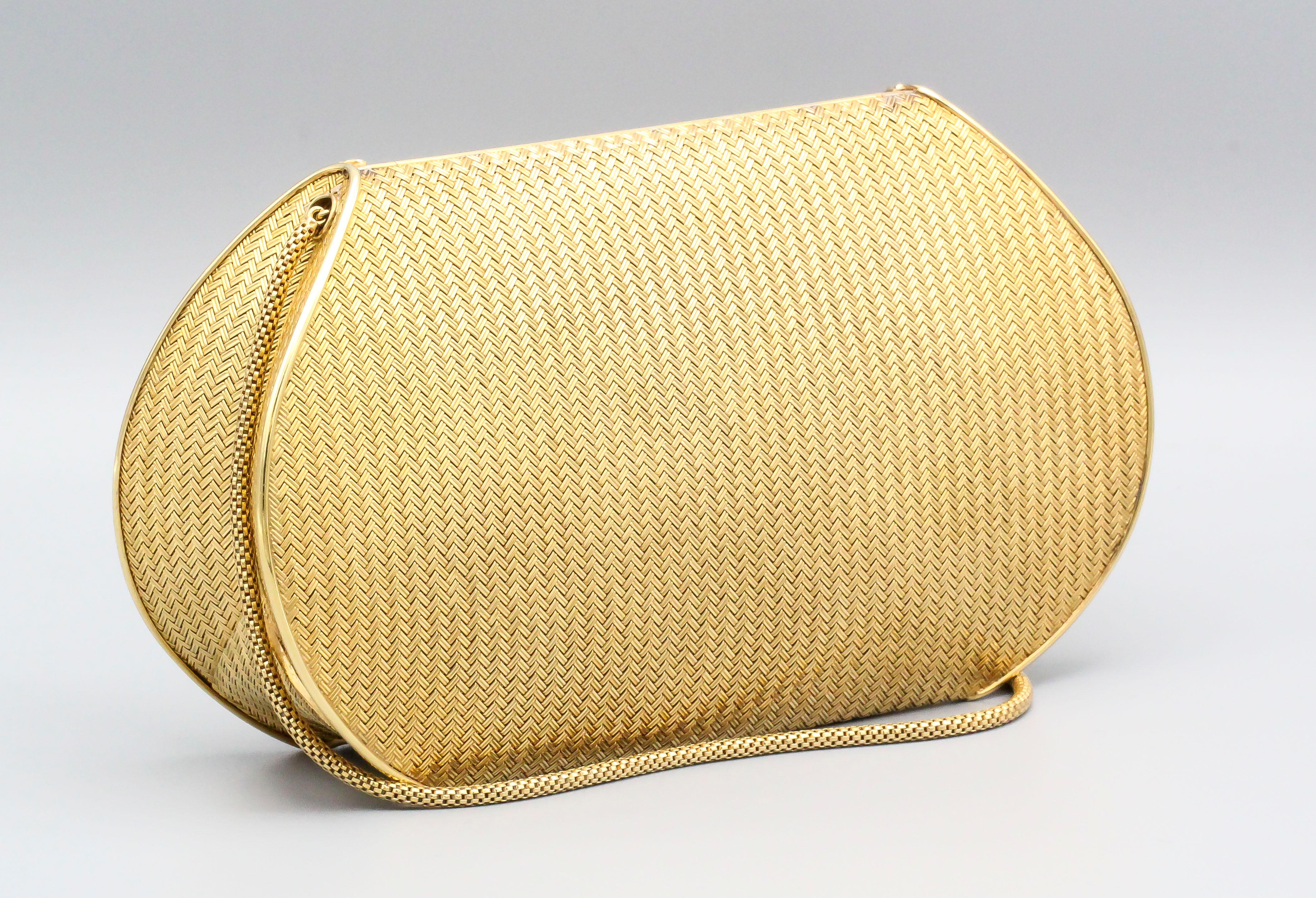 Piaget Diamond and 18 Karat Gold Mesh Purse In Excellent Condition In New York, NY