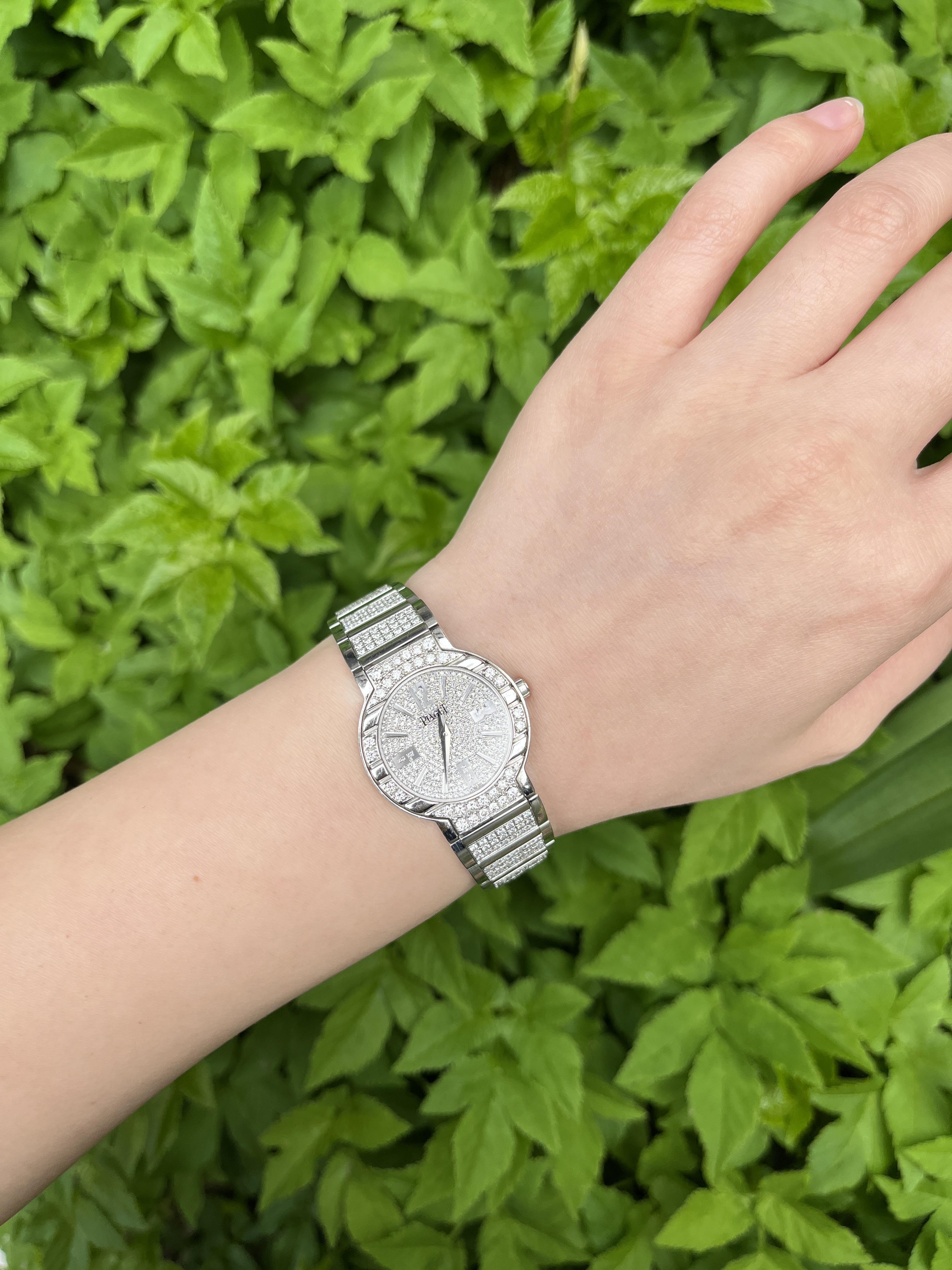 Piaget Diamond Pave 28 mm Watch

Marked: 
27505
871513
Piaget
750. 

Approximate Dimensions: 
28 mm (Case) 
1.2 cm (Lug Width) 
16.7 cm (Length) 
103.8 grams in weight.