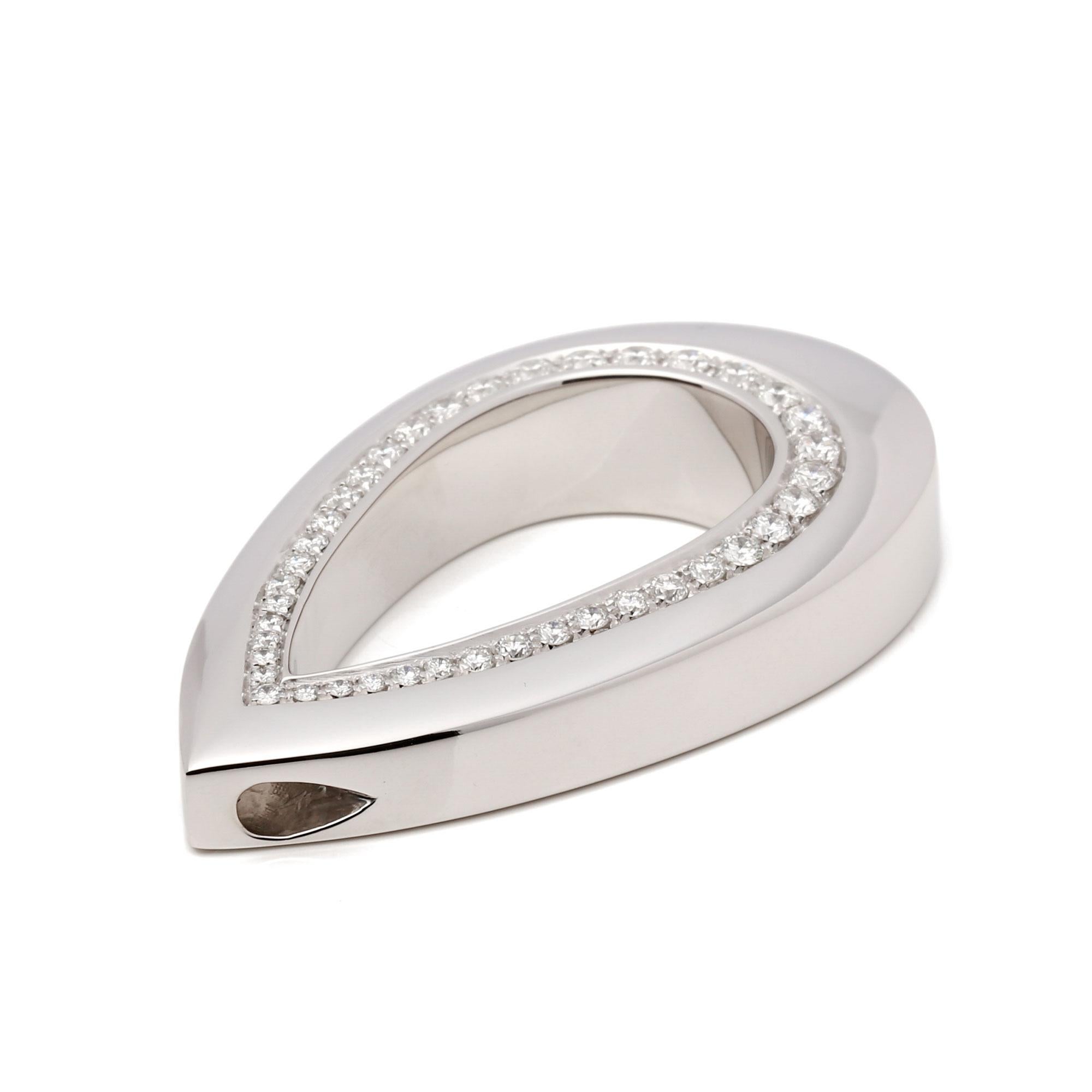 Contemporain Piaget Pendentif en forme de poire avec diamants en vente