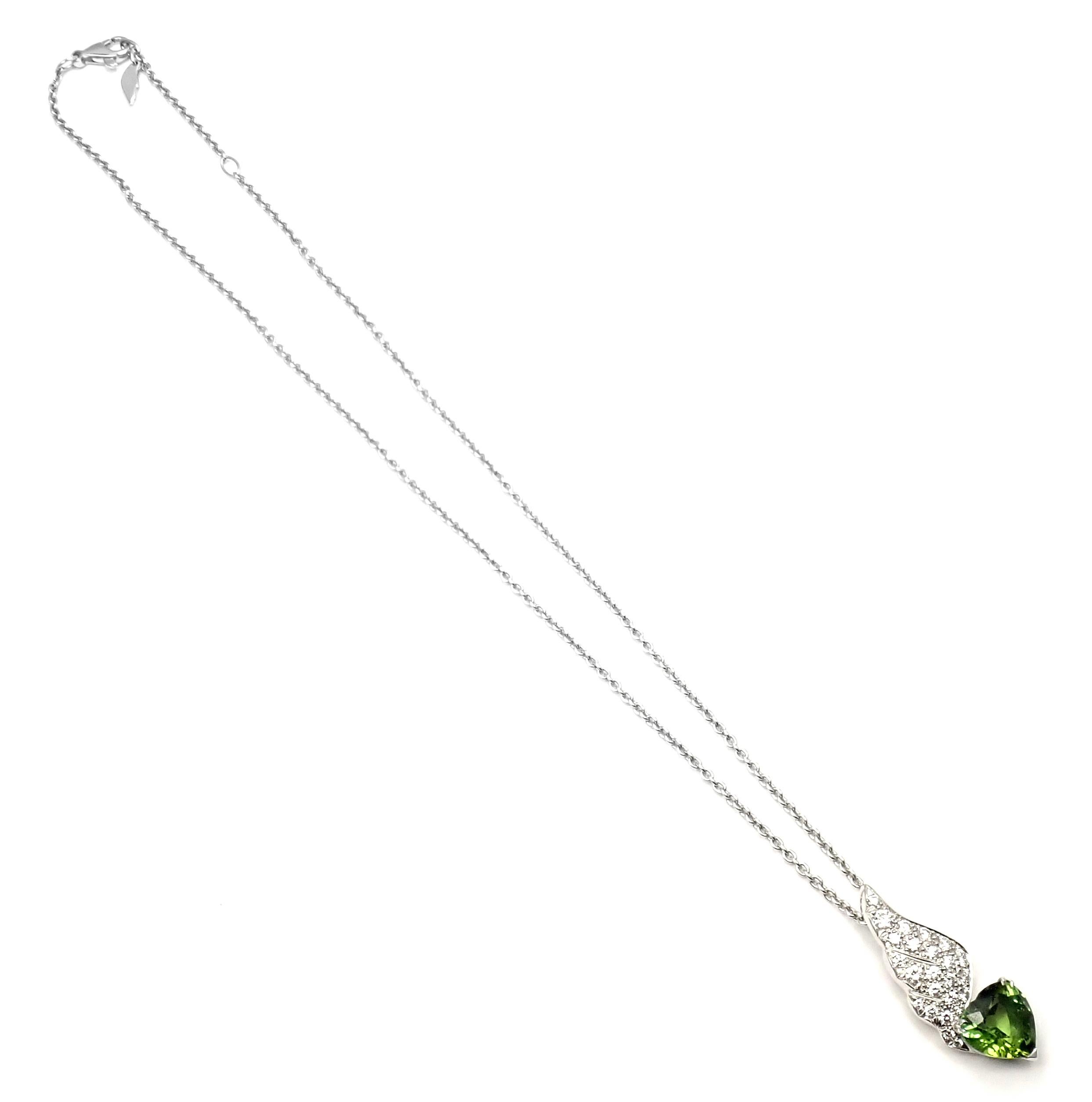 Piaget Diamond Peridot Heart White Gold Pendant Necklace In Excellent Condition For Sale In Holland, PA