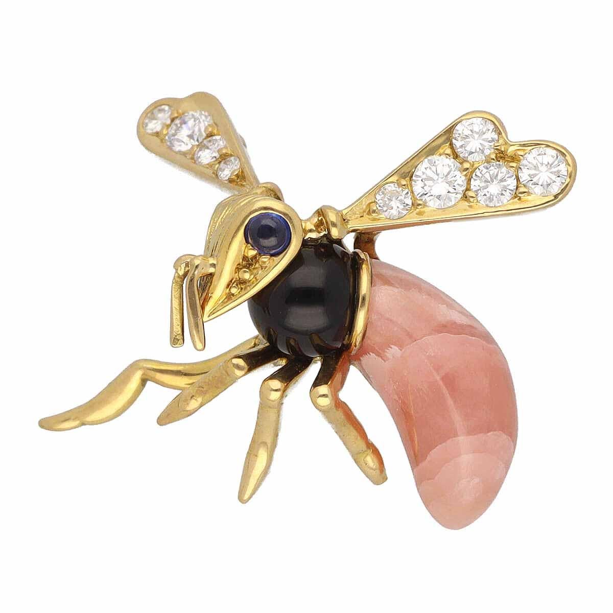 Brand:PIAGET
Name:Flying bee brooch
Material:9P diamond, 1P sapphire, 1P onyx, pink agate, 750 K18 YG yellow gold
Weight:4.5g(Approx)
Size:W24.08mm×H15.98mm / 0.94/0.62