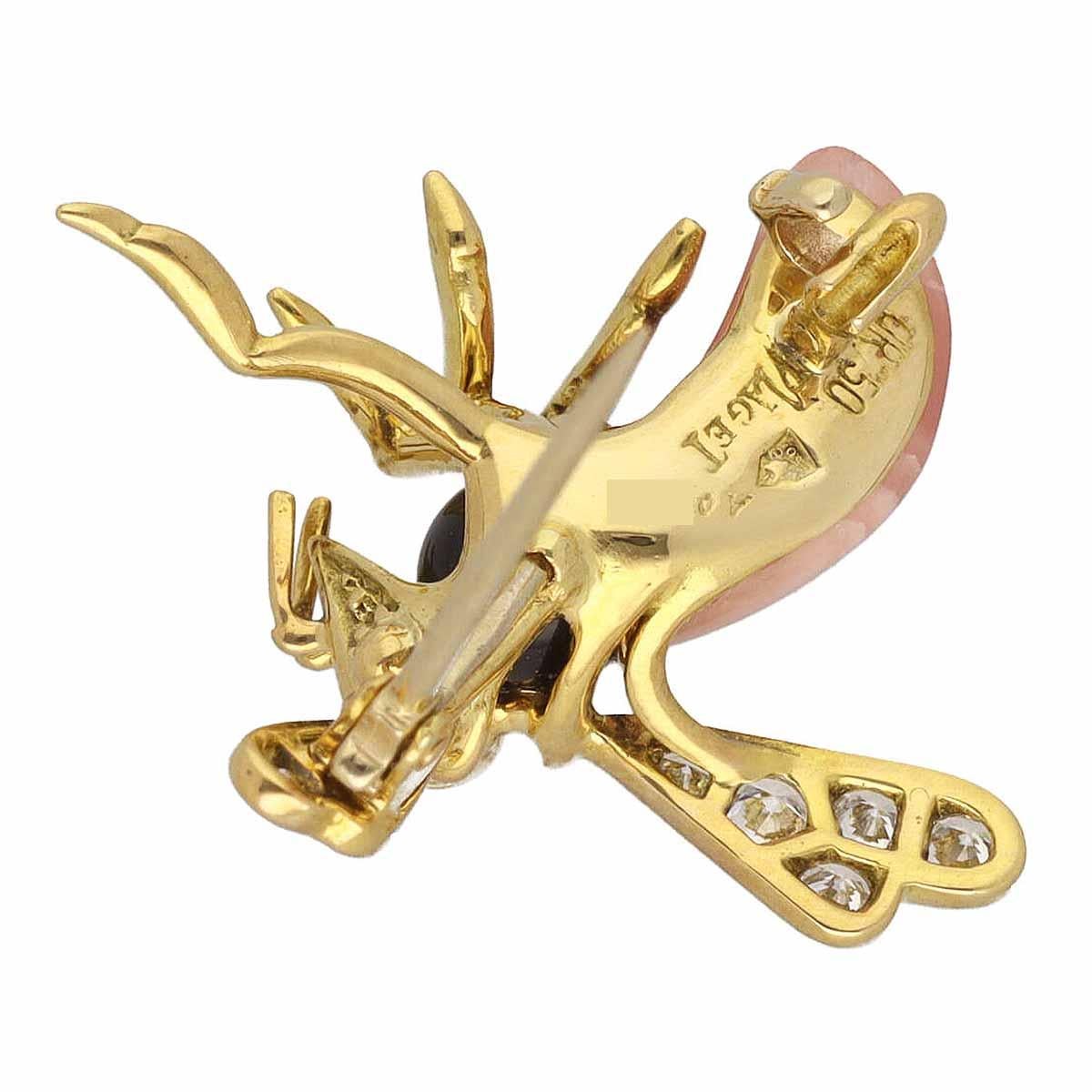 Piaget Diamond Sapphire Onyx Pink Agate 18 Karat Yellow Gold Flying Bee Brooch For Sale 1