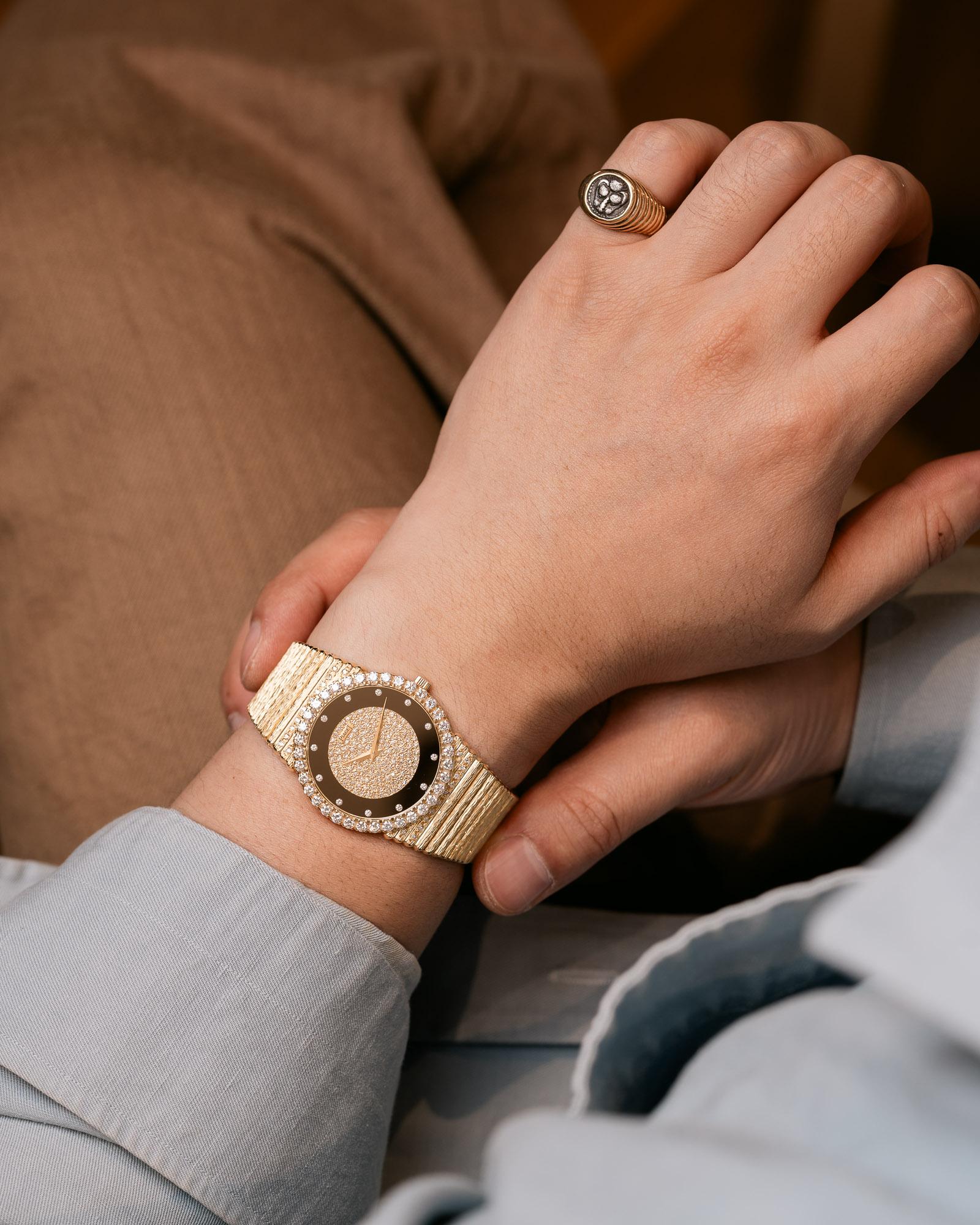 Piaget Emperador 12336 C516 - Esfera ónice y diamantes - Bisel de diamantes - Brazalete de oro amarillo de 18 quilates tallado - Automático - Años 80
SKU 1929

Espectacular ejemplo del rico lenguaje de diseño de Piaget de los años 80, este Emperador