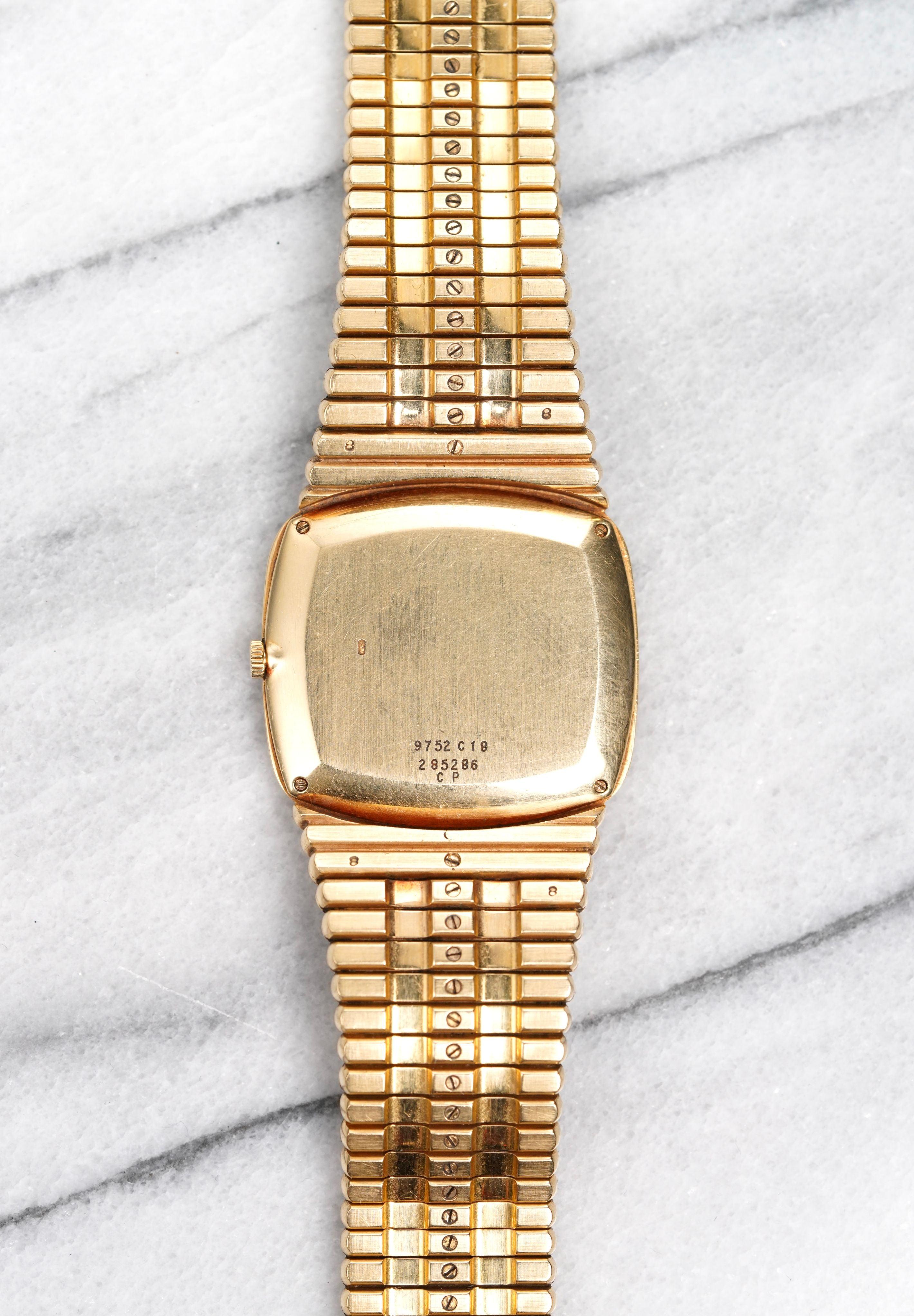 Here’s a Piaget Emperador reference 9752 in 18K yellow gold manual wind featuring a rich and vibrant blue lapis dial from the 1980s. Measurements include a 29x32mm case size. Bracelet length is up to a 7.25 inch wrist (removable screw links). Dial