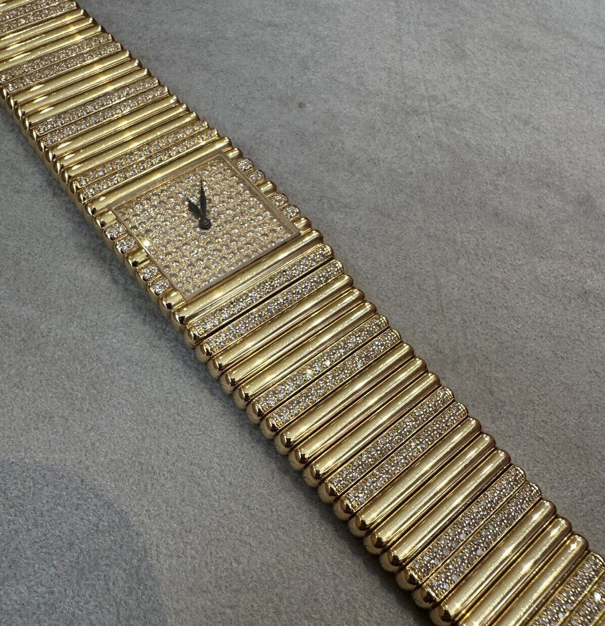Piaget Emperador 18k Yellow Gold Watch Factory Diamonds

The Original Piaget Emperador Watch is an all 18k Yellow Gold timepiece featuring a Square Diamond Dial with Black Hands and Factory Single Cut Diamonds on the band and dial. This watch has a