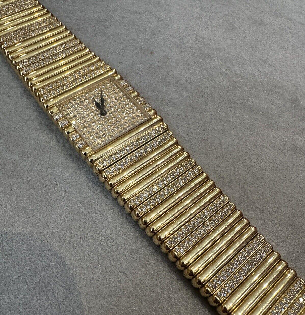 Montre Piaget Emperador en or jaune 18 carats Factory Diamonds

La montre Piaget Emperador originale est entièrement en or jaune 18 carats et présente un cadran carré à diamants, des aiguilles noires et des diamants taille unique d'usine sur le