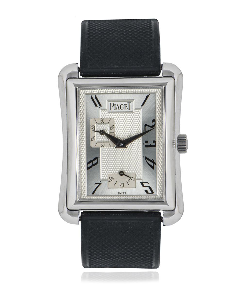 A mens Paiget Emperador crafted 29mm in white gold. Featuring a silver guilloche dial with arabic applied numerals, a small seconds sub dial and a power reserve indicator. 

Equipped with a generic black rubber strap and a white gold Piaget pin