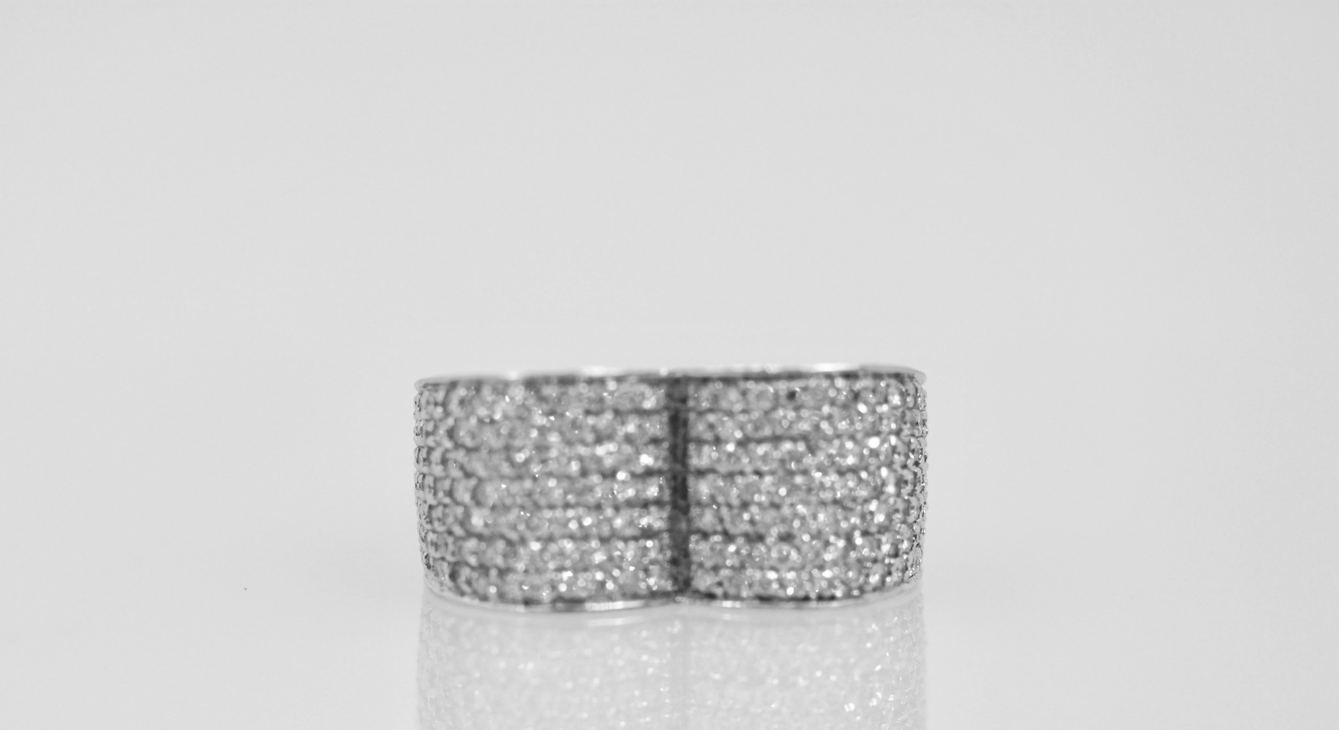 Piaget Full Diamond Heart Ring 18 Karat In Good Condition In North Hollywood, CA