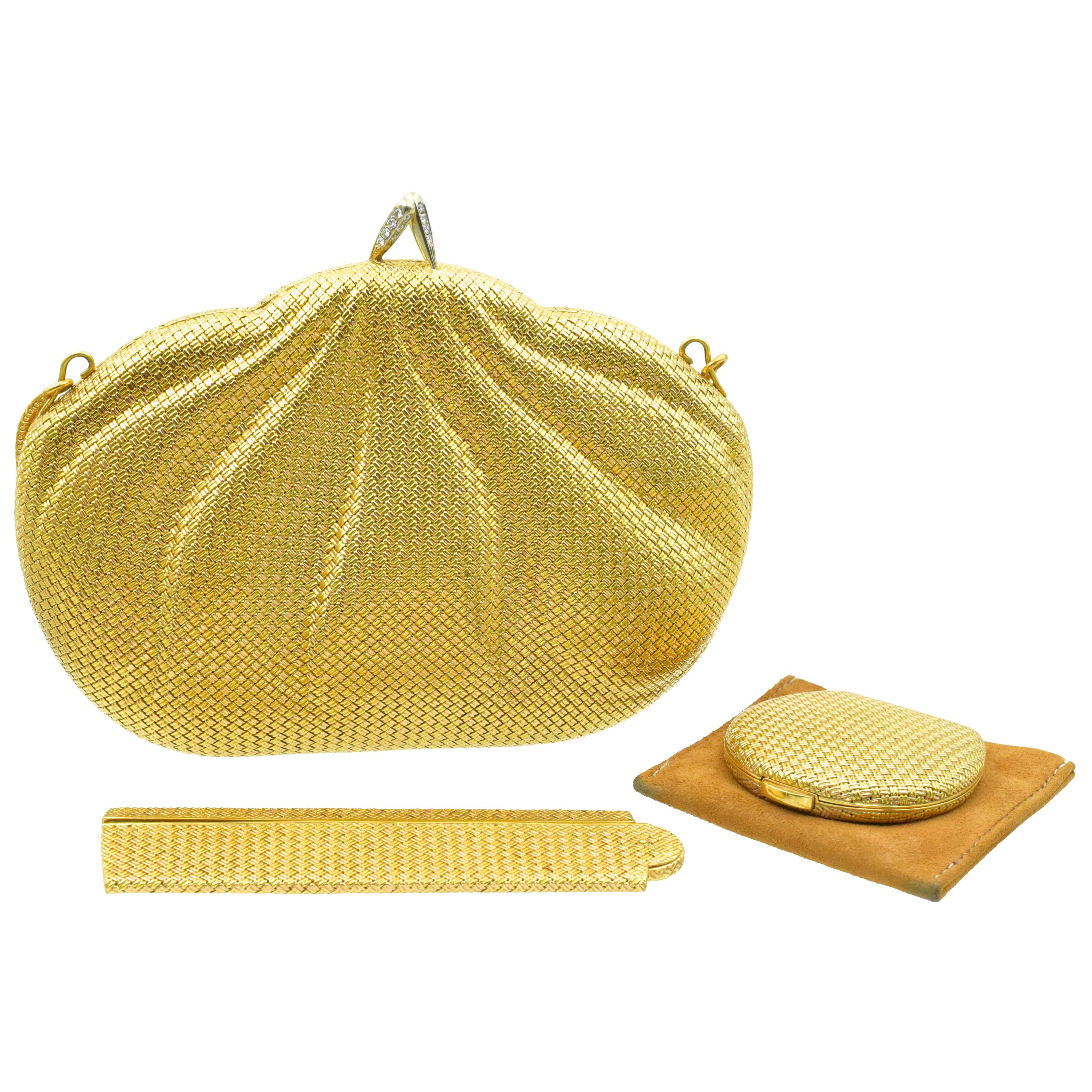 Un sac à main de soirée Piaget en or et diamants, un peigne et un poudrier à poudre