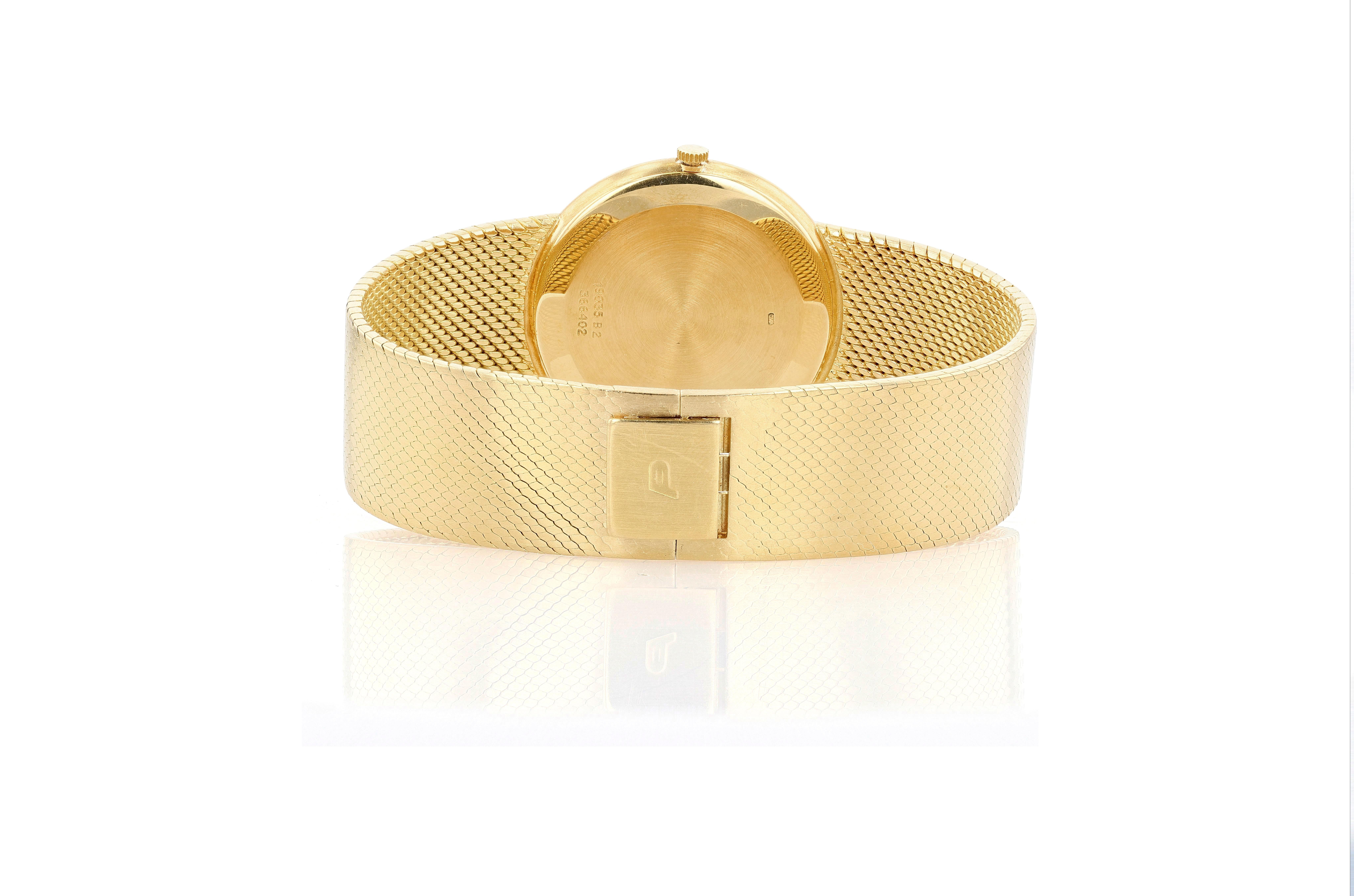 Contemporain Montre-bracelet à quartz avec bracelet intégré en or Piaget en vente