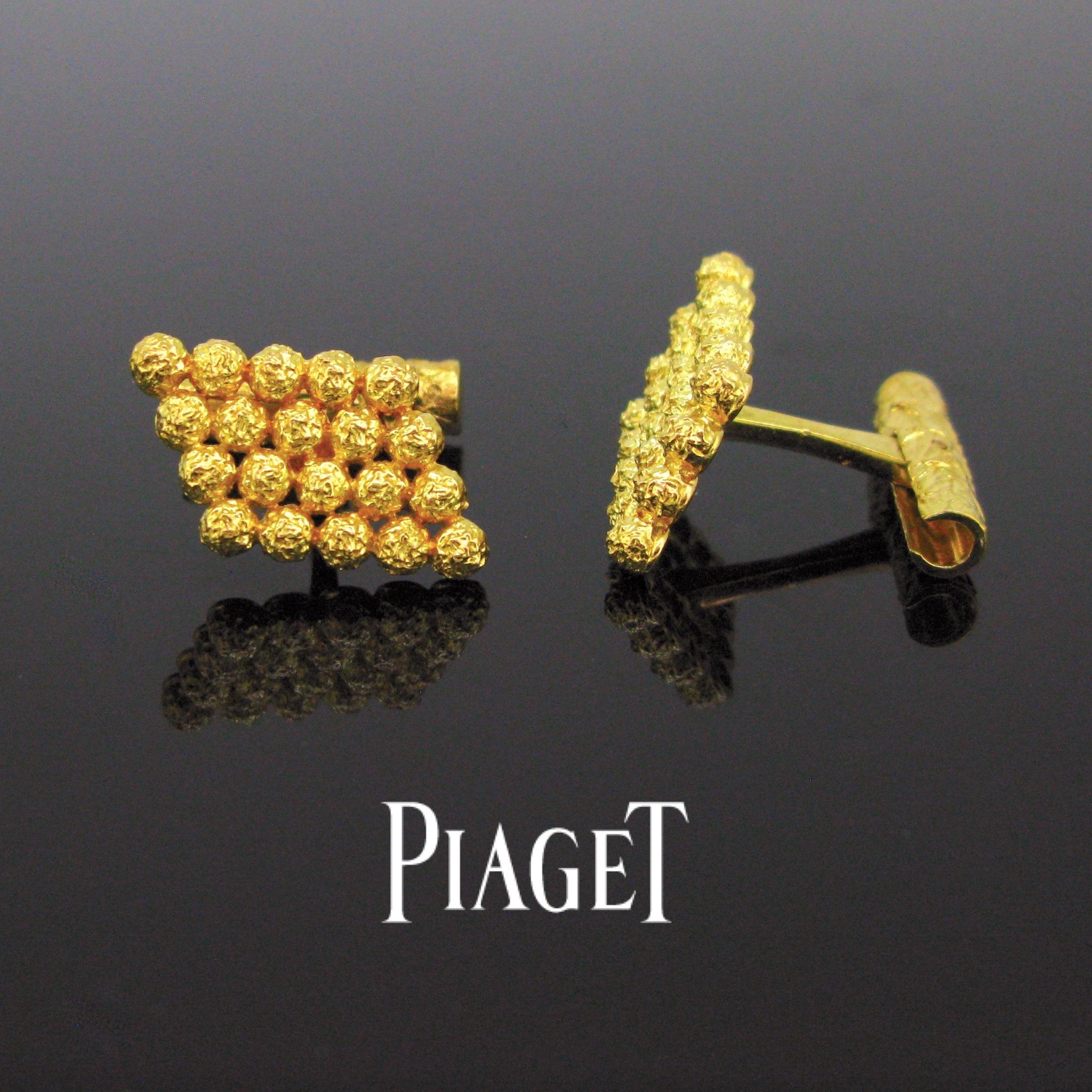 This beautiful pair of cufflinks was made by the famous Swiss brand Piaget. The company was first specialised in watches and later they developed their jewellery line in the Sixties. These are from the Seventies and have a nice textured touch. They