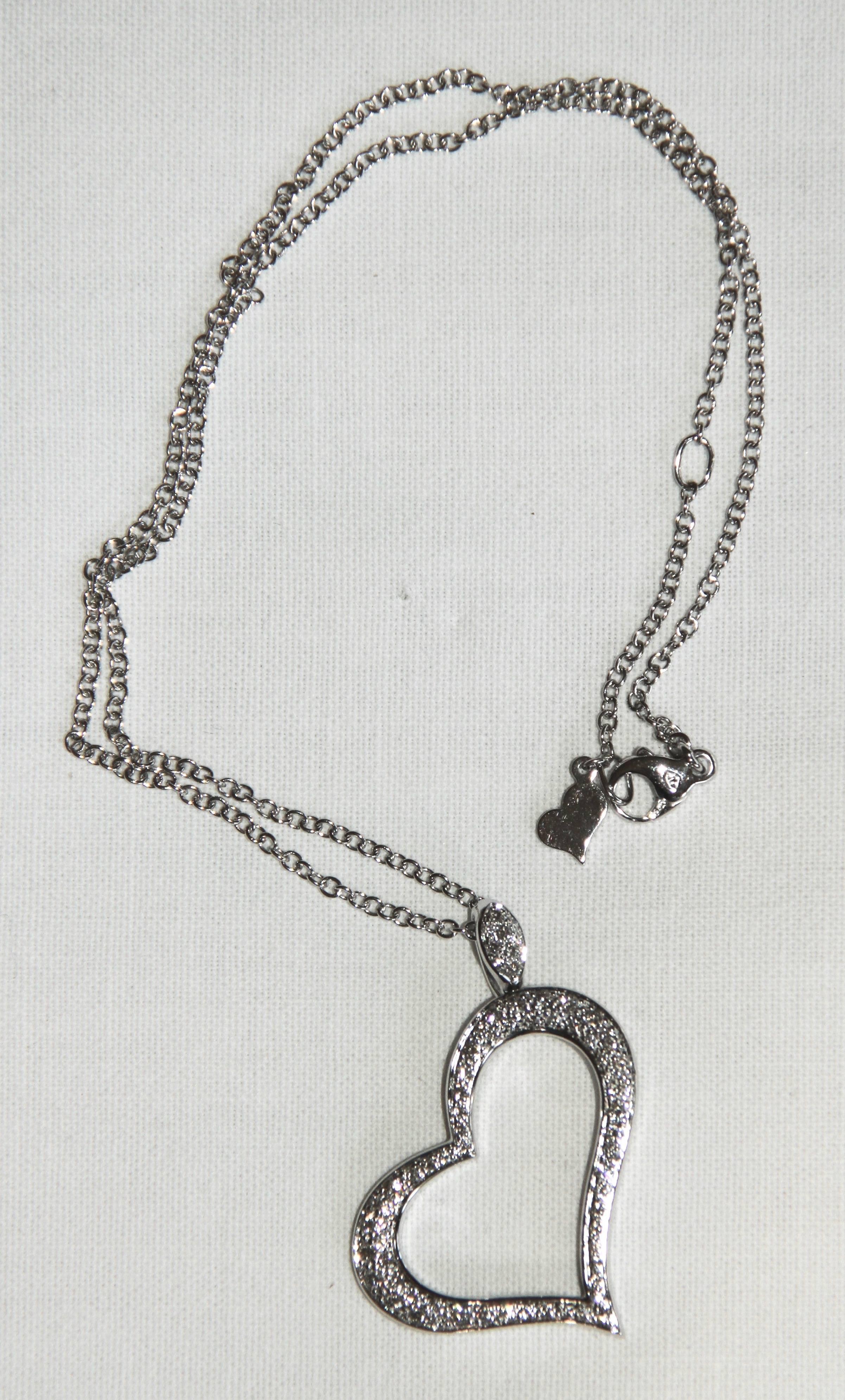 Brilliant Cut Piaget Heart-Shaped 18 Karat White Gold Pendant Necklace with Diamonds