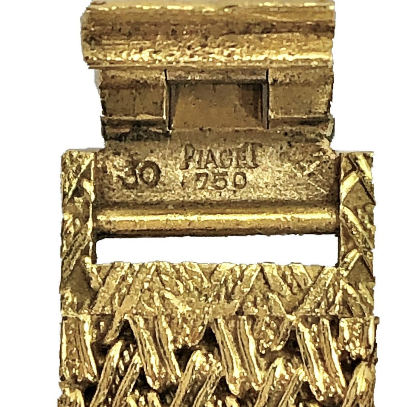 Piaget Ladies Classic Vertical Oval Yellow Gold Watch with Diamond Bezel In Good Condition In Palm Beach, FL