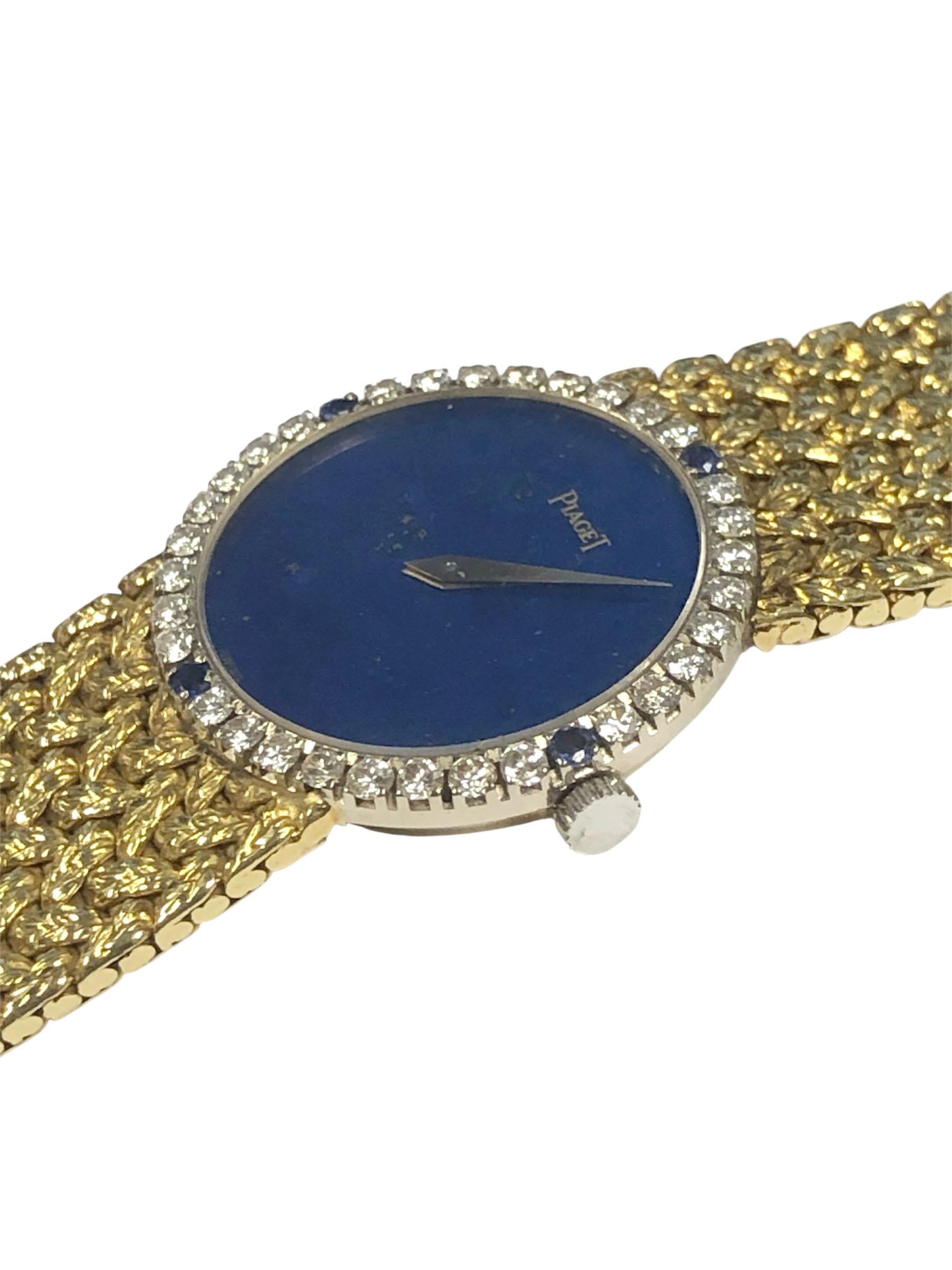 CIRCA 1970er Jahre Piaget Damen Armbanduhr, 24 M.M. 2 Stück 18k Gelbgold Gehäuse, 17 Juwelen, mechanische, Handaufzug Bewegung, Lapis Lazuli Stein Zifferblatt, Weißgold Lünette mit Diamanten und Saphiren besetzt. 3/4 Zoll breit 18k inter gewebt
