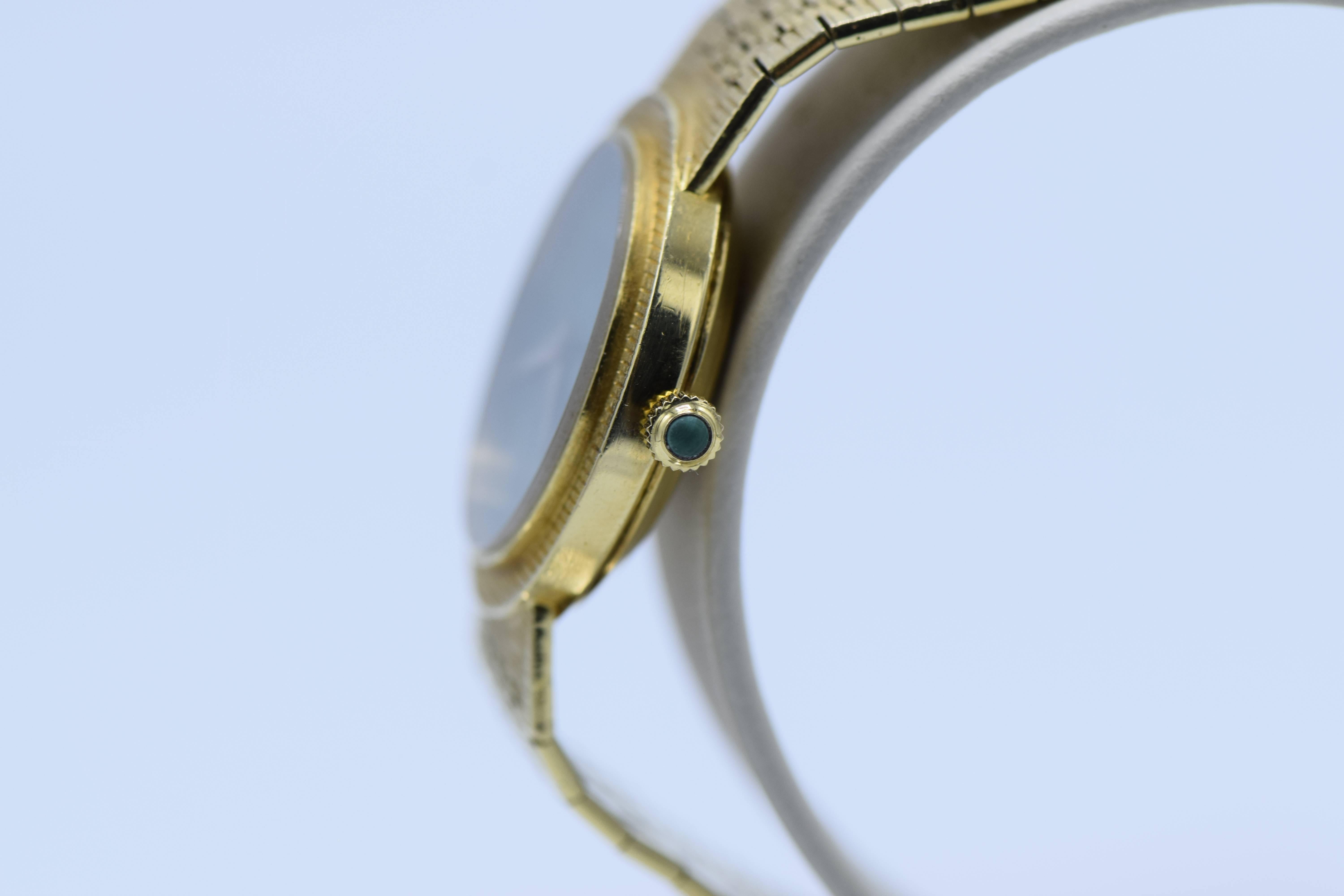 Working condition 

Malachite Dial has hairline cracks that is not visible to the eye 