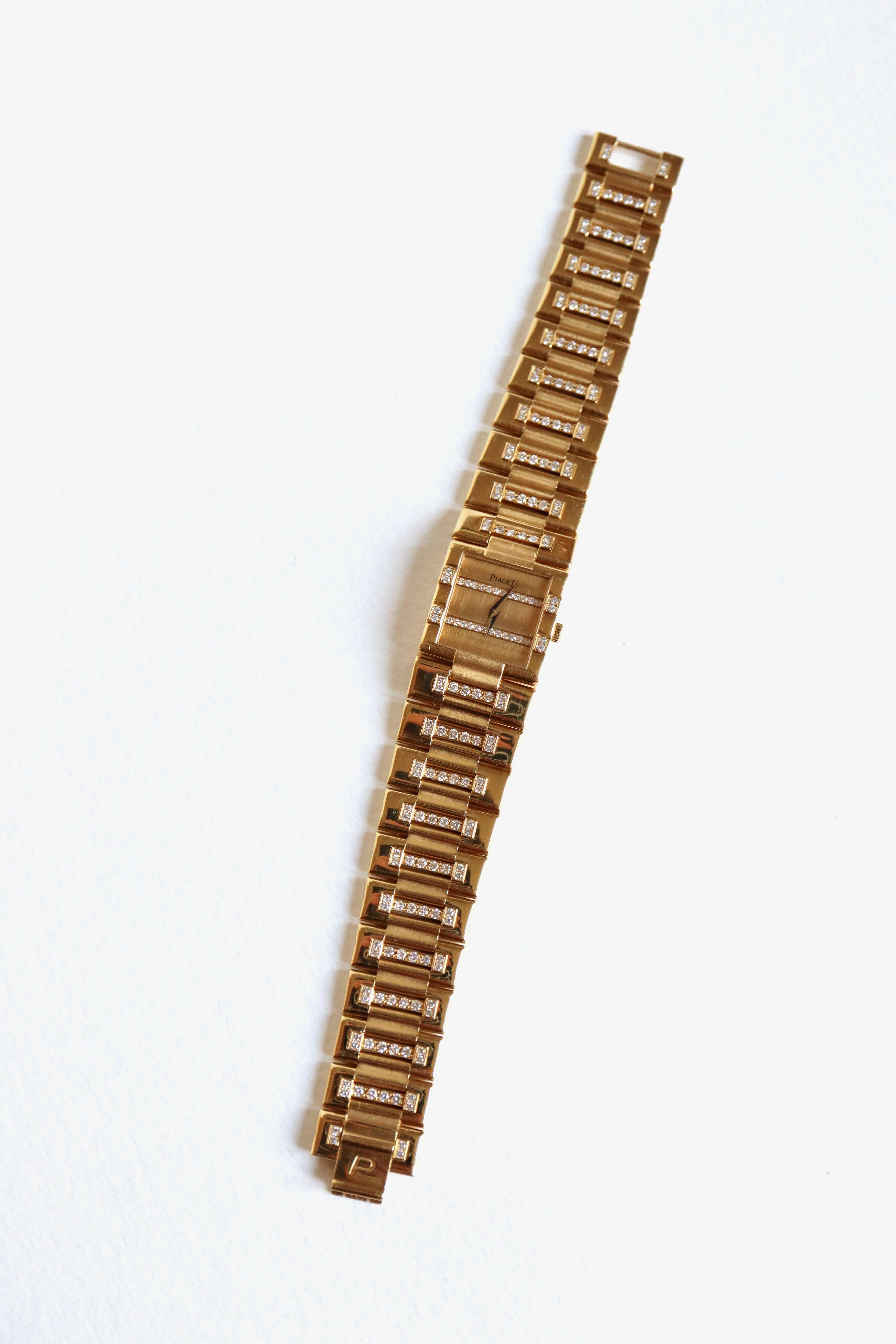 PIAGET Damenarmbanduhr aus 18 Karat Gold, gepolstert mit Diamanten für Damen oder Herren im Angebot