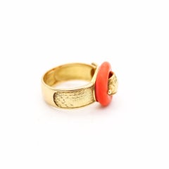 PIAGET Paris 1970 Modernist Belt-Shaped Ring In 18Kt Yellow Gold With Coral