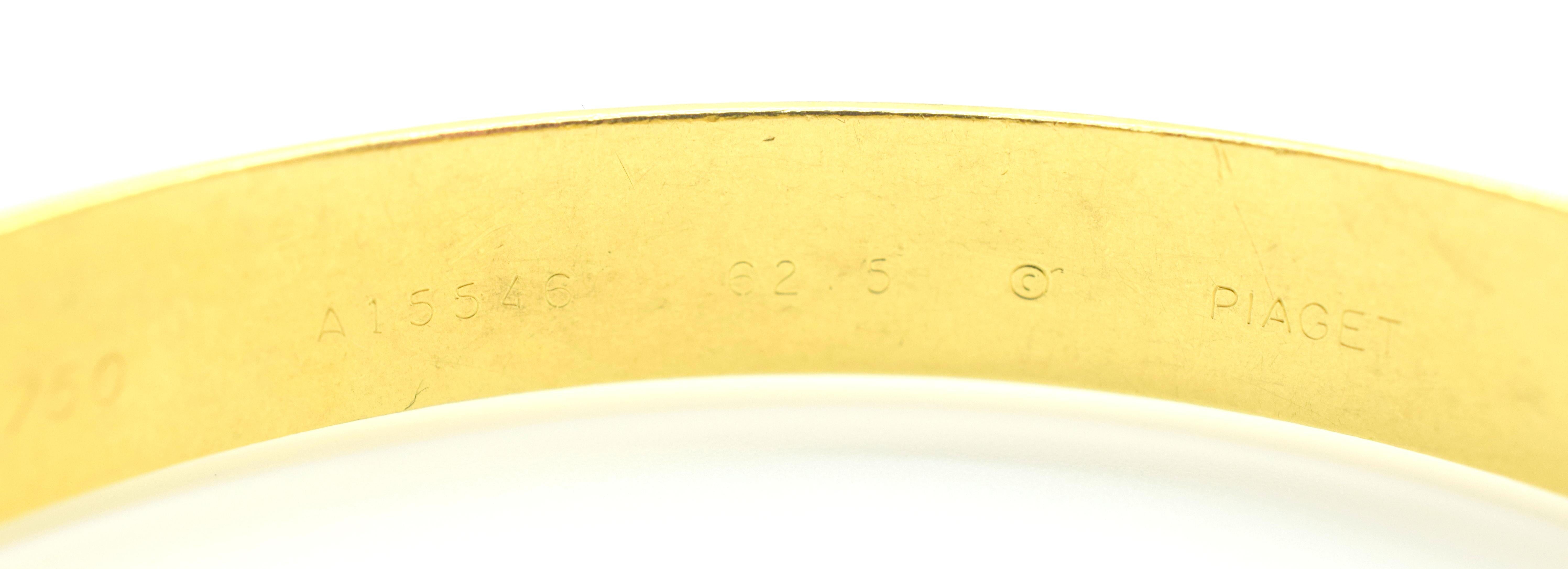 An 18k yellow gold bangle from the Possession collection by Piaget. The bangle has fluted boarders containing one spinning gold ring in the center. The bangle measures 9 mm in width and is 2.5