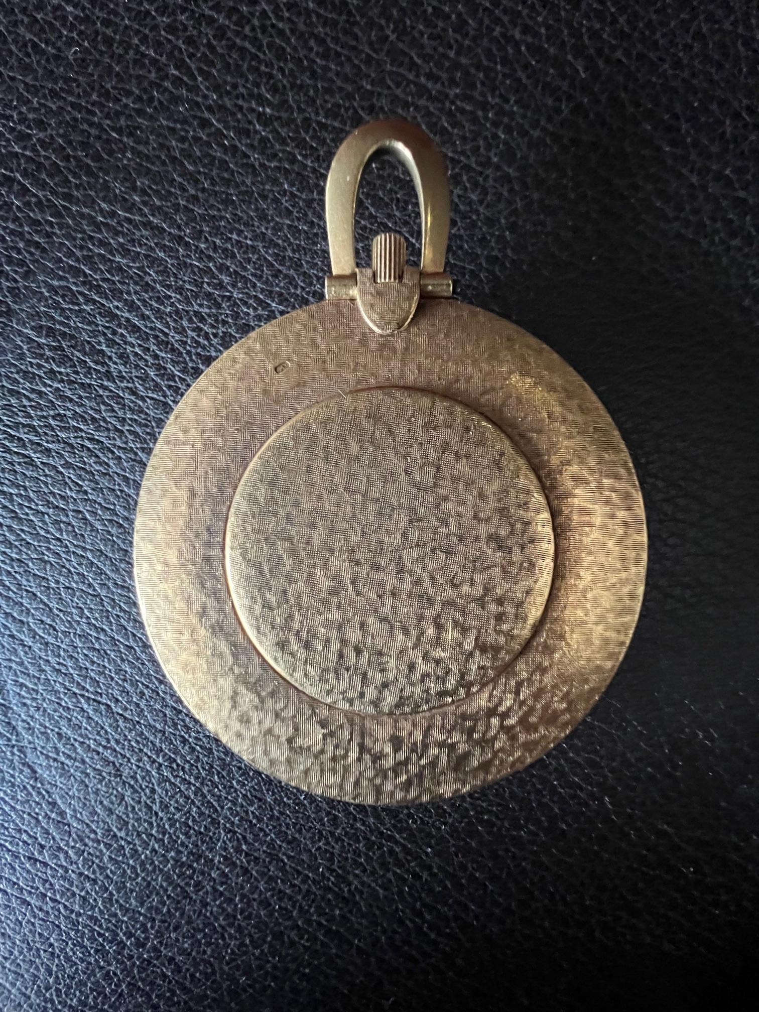 A stylish pocket watch by Piaget, ca' 1970's. Unusual linen decoration, in 18k gold. 
