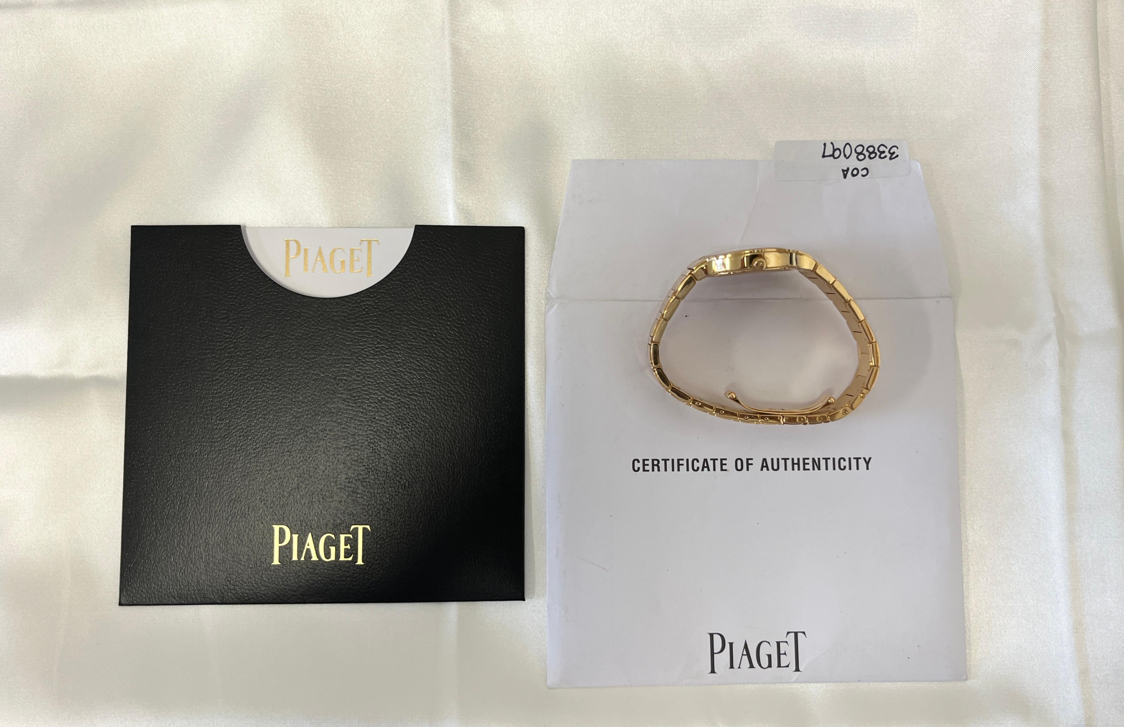 Piaget Polo pour femmes en or jaune 18 carats avec lunette en diamant et papiers Piaget en vente 2