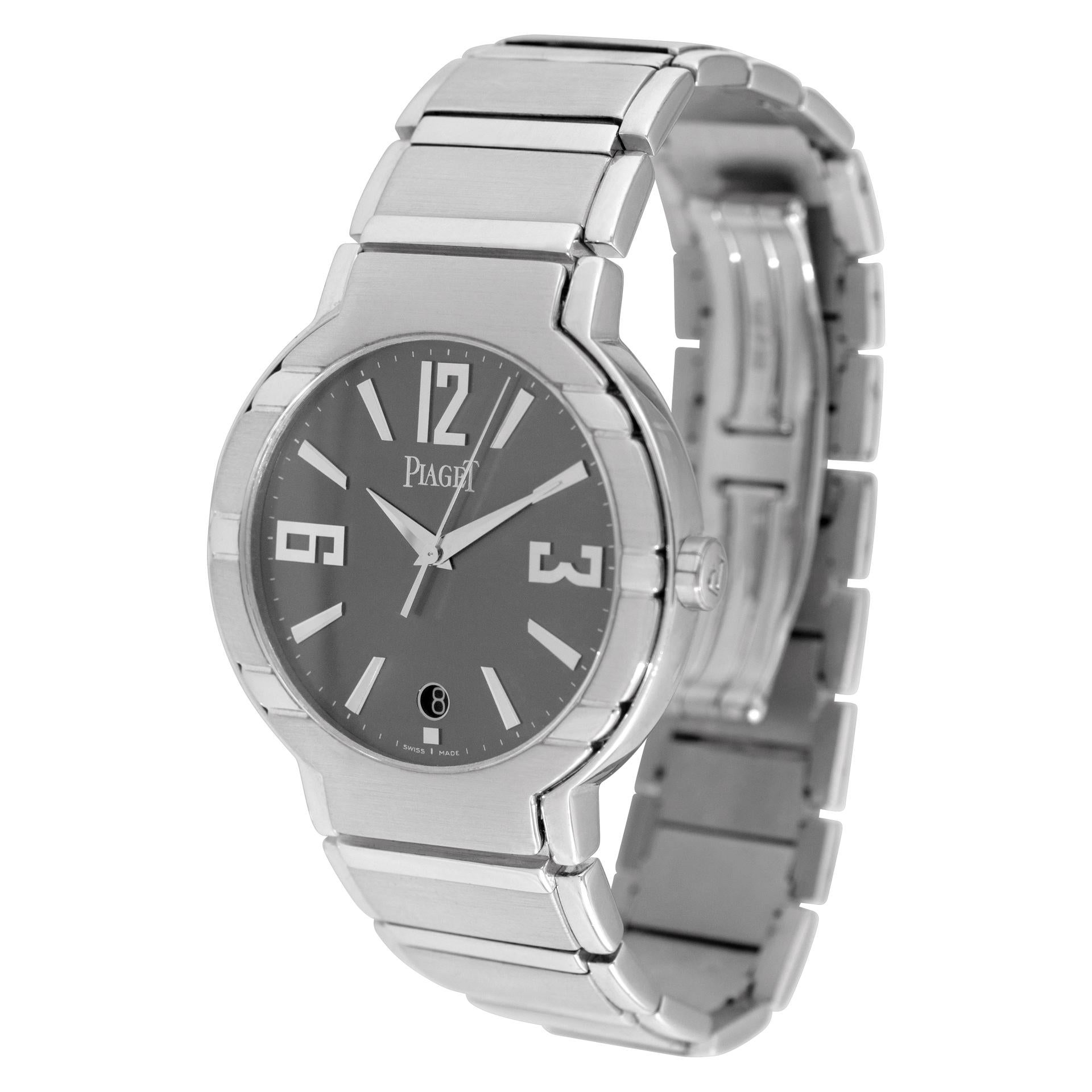 Piaget Polo en or blanc 18 carats. Mouvement automatique à 26 rubis (calibre 504p) avec seconde au balayage et date. Boîtier de 38 mm. Complet avec sa boîte d'origine et ses papiers. Ref 27700 G0A26020. Montre Piaget d'occasion.

 La montre