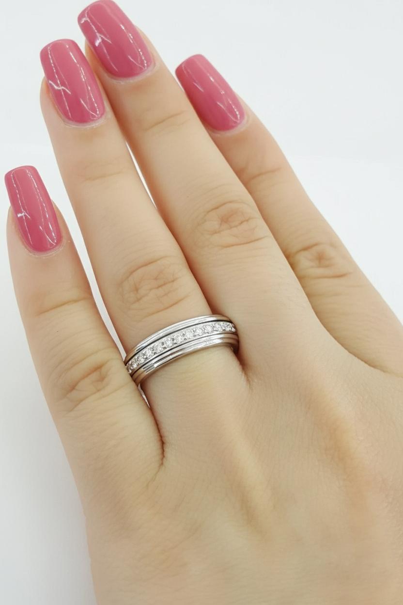 Piaget Possession 0,72 Karat runder Diamant im Brillantschliff 18k Weißgold Vollkreis (Zeitgenössisch) im Angebot