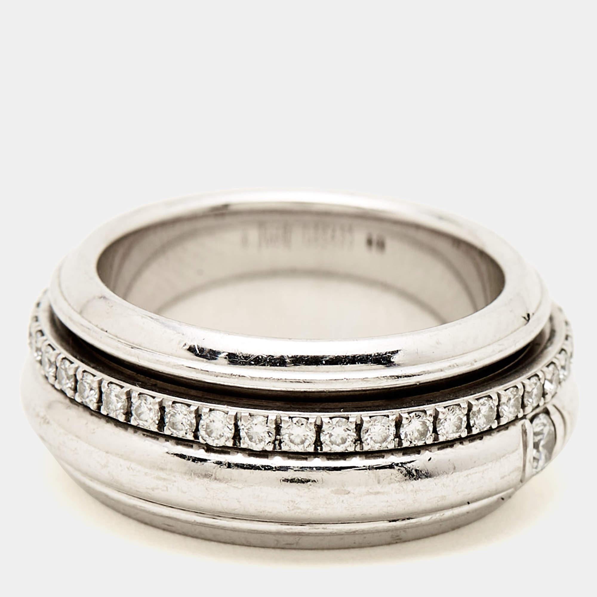 Show your love for fine artistry and luxury accessories with this stunning creation from Piaget that is made from 18k white gold. One of their most popular collections from Piaget is their Possession collection which is defined by rotating rings. We