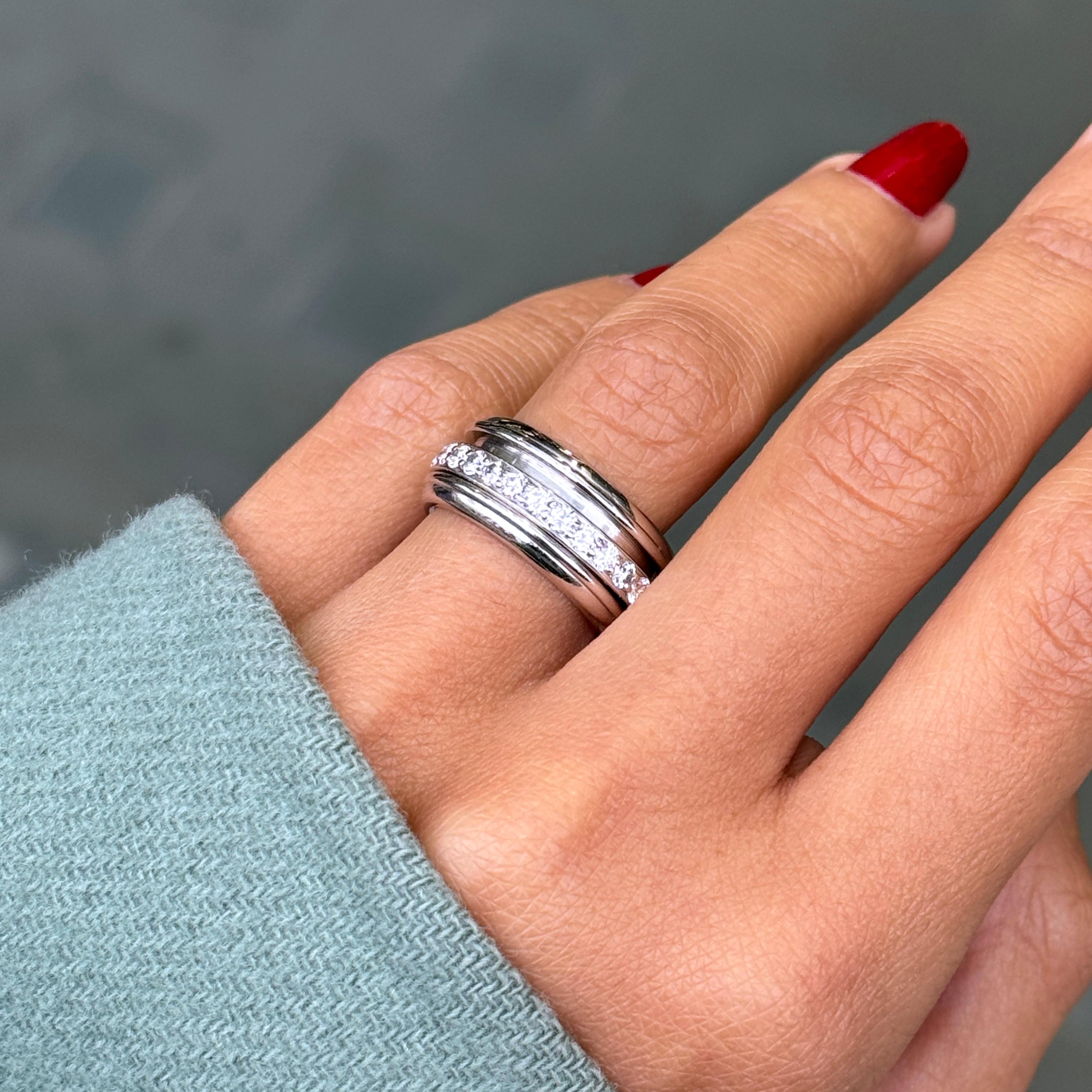 Piaget Possession Diamond and 18 Carat White Gold Spinning Band Ring In Good Condition For Sale In London, GB