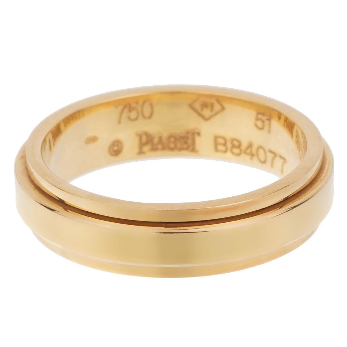 A chic Piaget Possession band ring adorned with a round brilliant cut Piaget diamond in 18k yellow gold. The ring measures a size 5 1/2

Sku: 1919