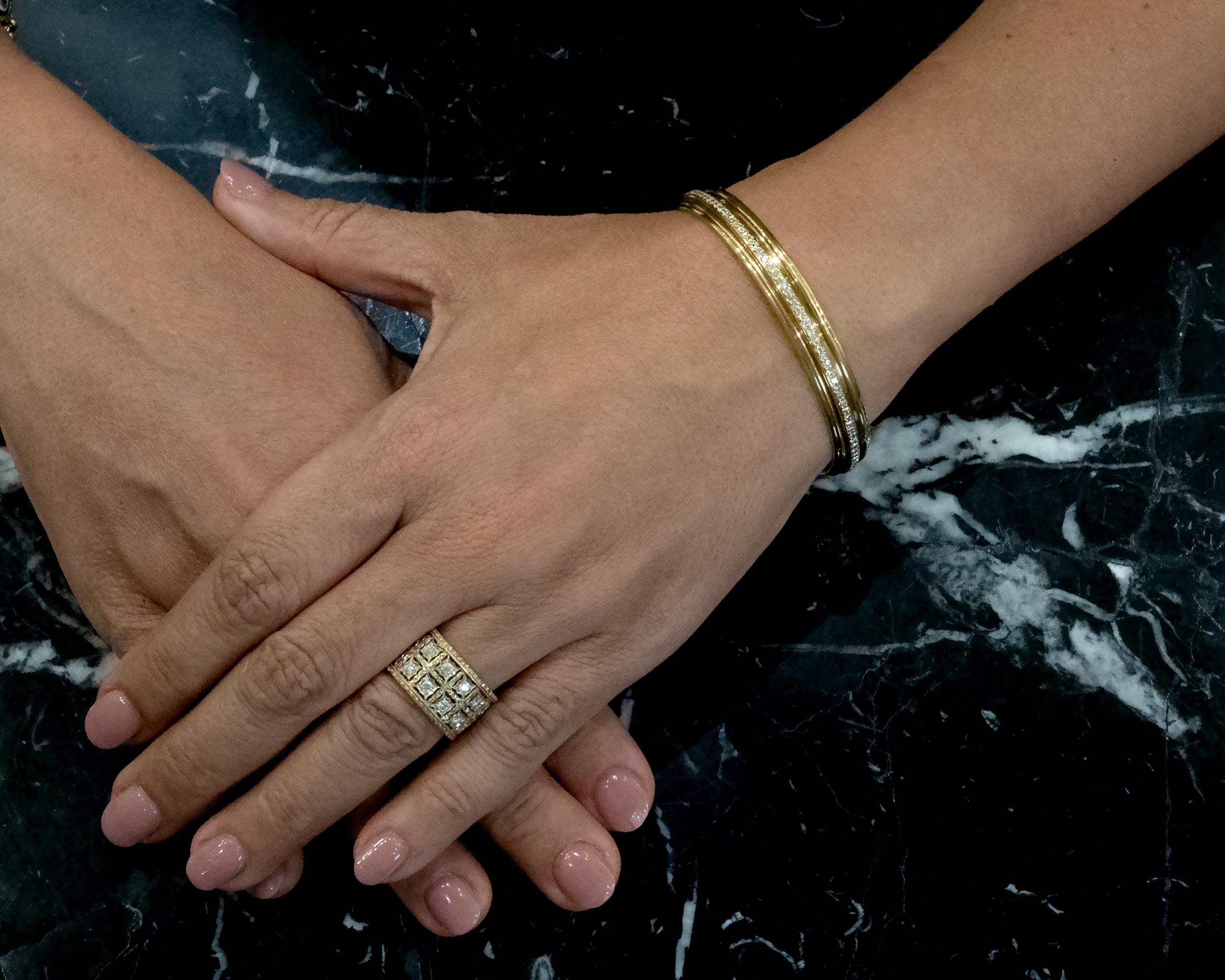 Contemporaneo Piaget Possession Bangle rotante con diamanti e oro giallo 18 carati in vendita