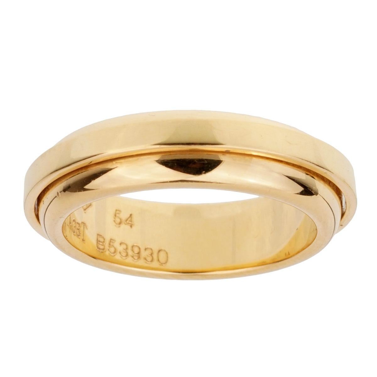 A fabulous Piaget Possession band style ring featuring highly polished 18k yellow gold bands layered together. The ring measures a size 6 1/2

Sku: 1927