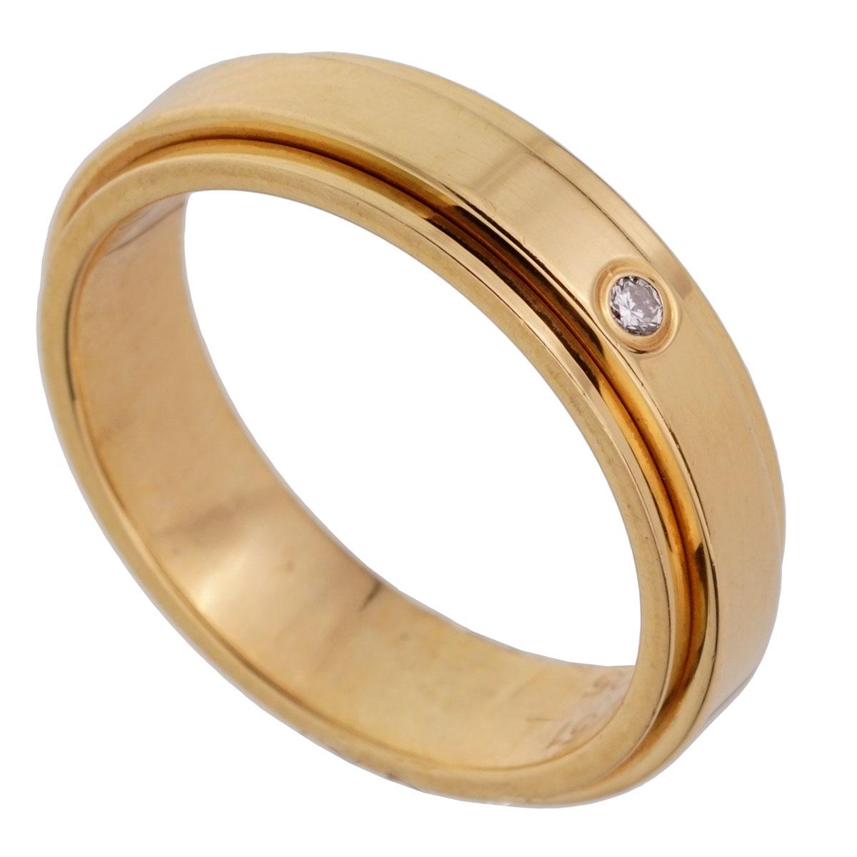 A chic Piaget Possession diamond ring featuring a spinning center band set with a .02 ct round brilliant cut diamond in 18k yellow gold. The ring measures a size 5 1/2

Sku: 1964