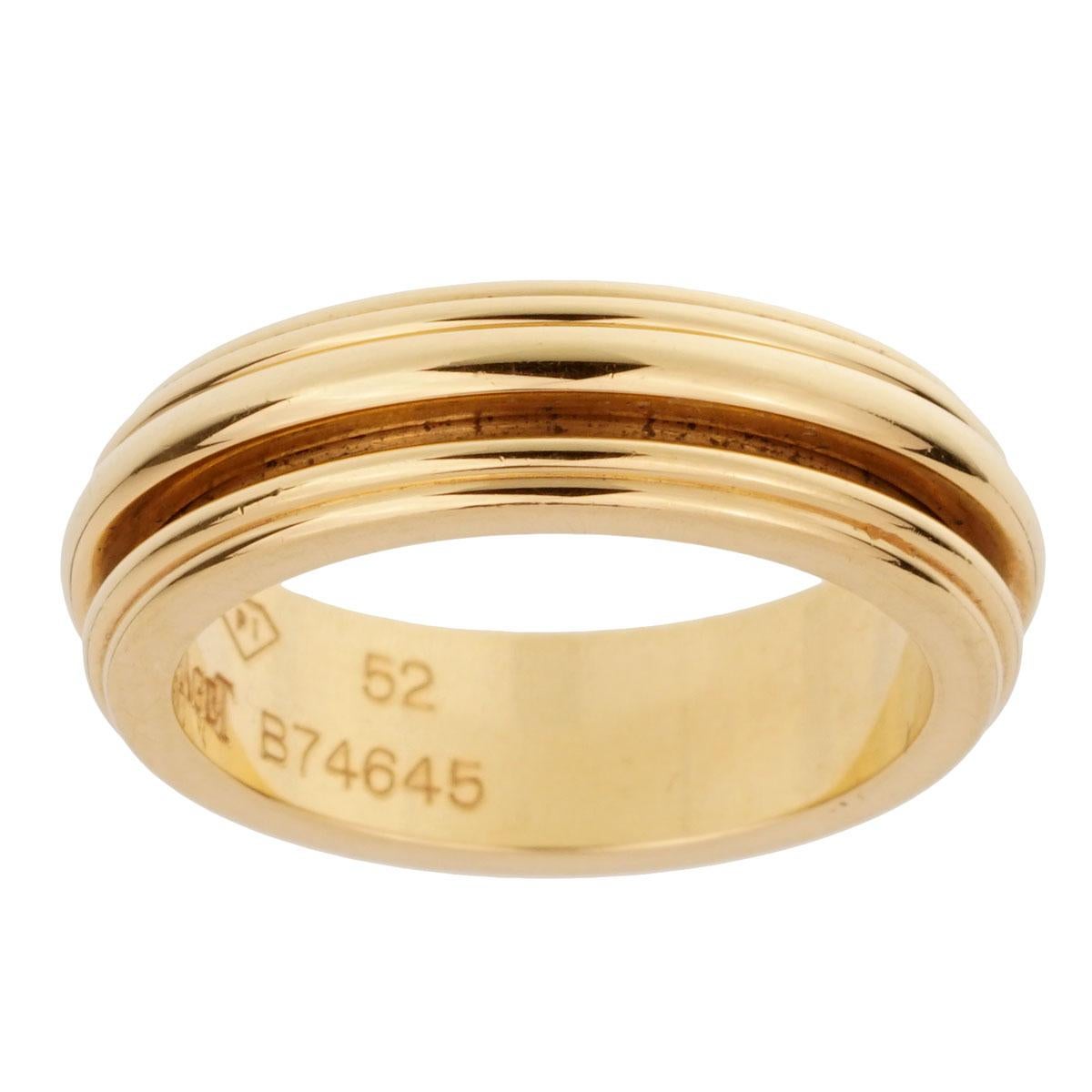 An iconic Piaget Possession yellow gold spinning ring in 18k yellow gold. The ring measures size 6

Sku: 1924