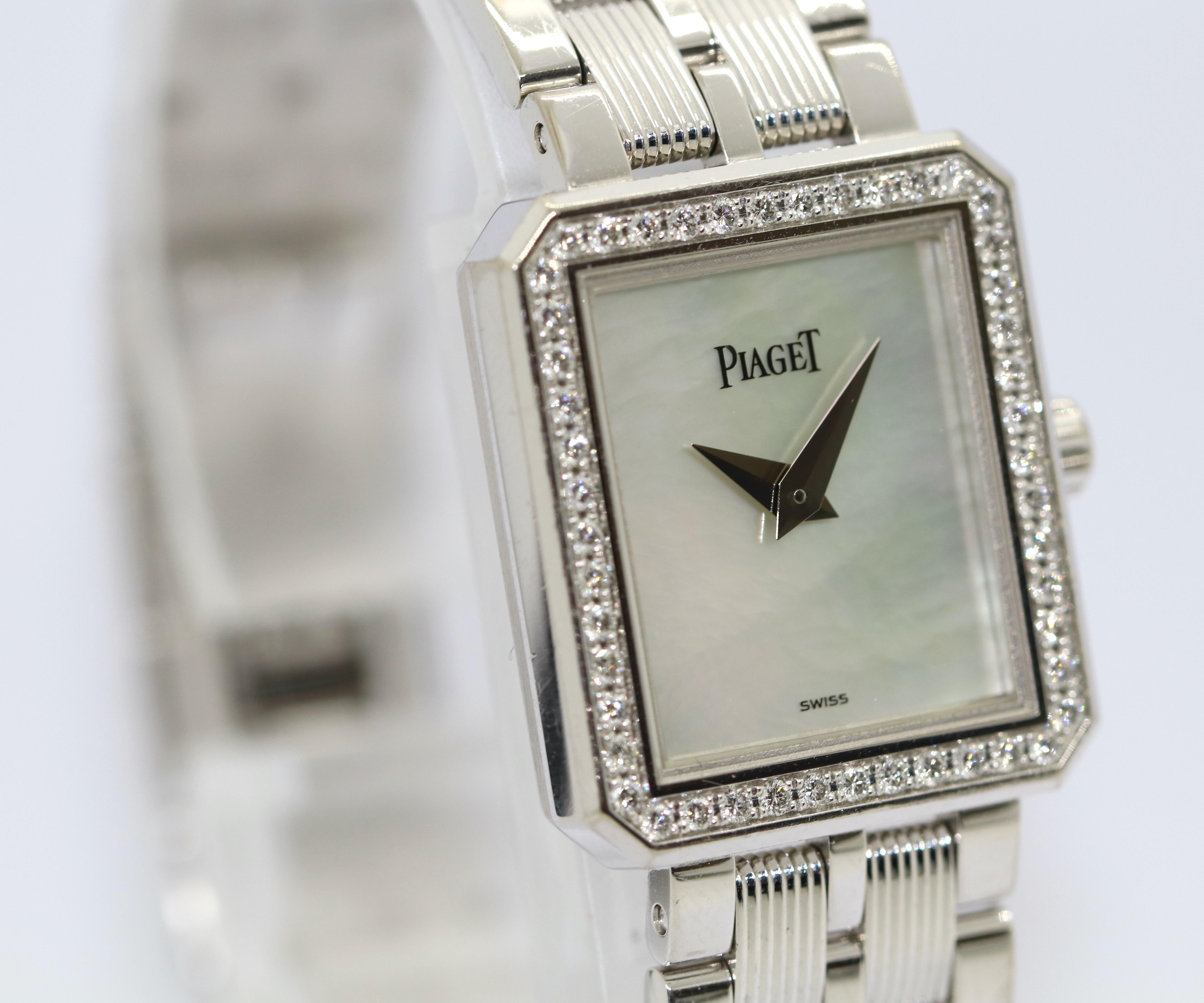 Piaget Protocole, 18 Karat Weißgold mit Diamanten und Perlmutt im Zustand „Gut“ in Berlin, DE