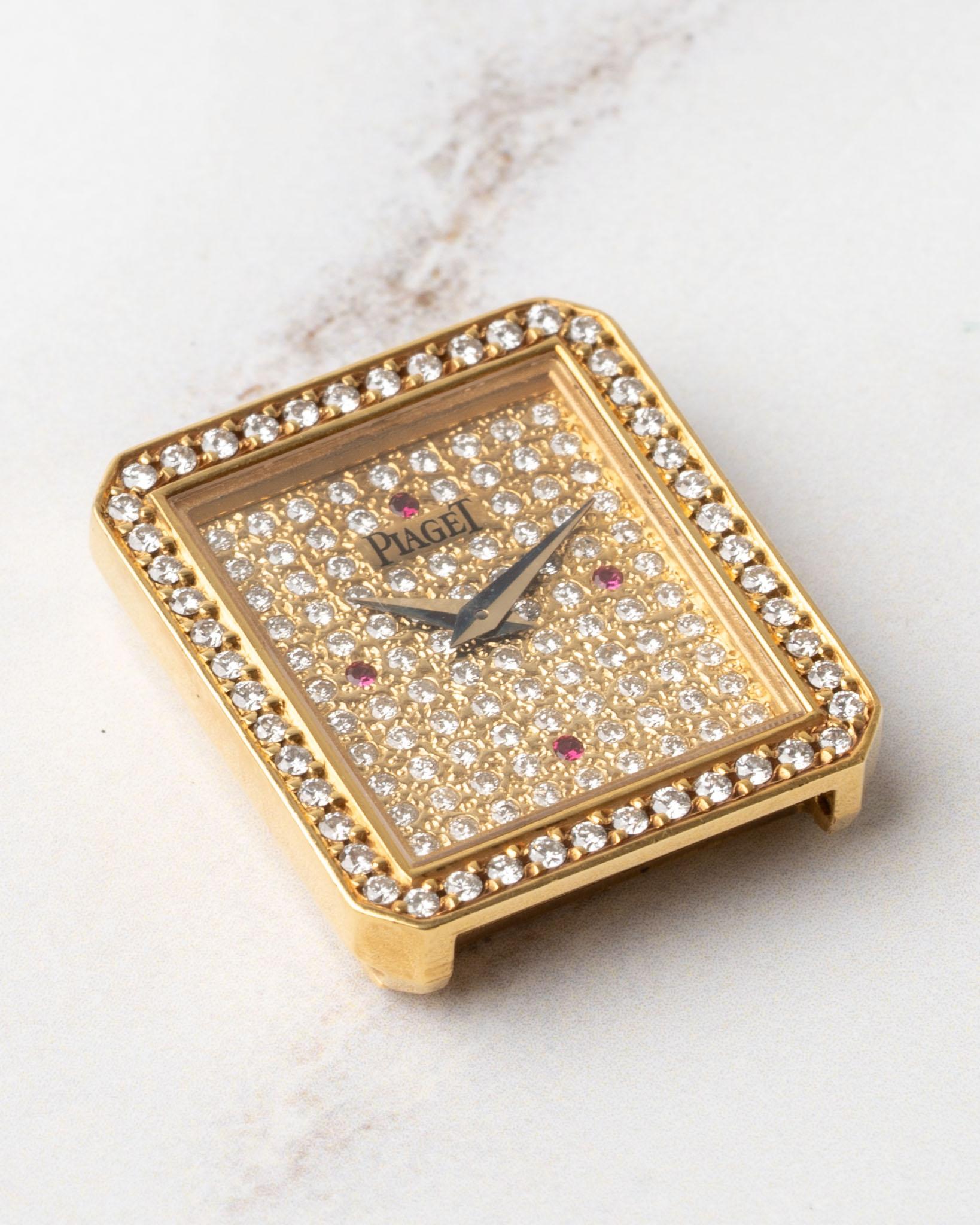 Piaget Protocole 83545 Ladies Pavé Diamond and Ruby Dial 18k Yellow Gold, 1980

Véritable témoignage de l'art de Piaget à l'âge d'or de l'horlogerie de luxe, cette Piaget Protocole Ref. 83545 des années 1980 illustre la capacité de la Maison à