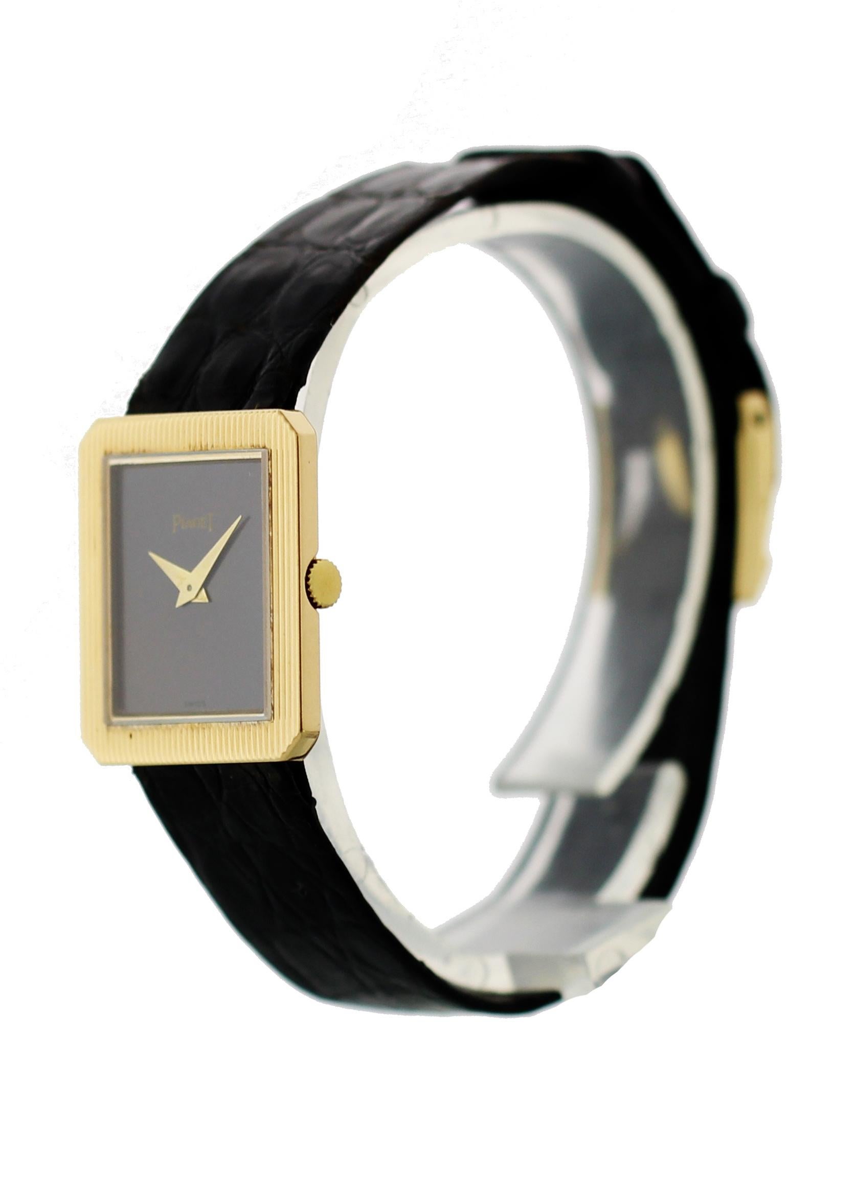 Piaget Protocole 9154. 18k Yellow gold 20mm case. Black dial with gold hands. Original Piaget leather band with 18k Yellow gold buckle. Mechanical hand winding movement. Sapphire crystal glass. 


This watch is backed by our one year warranty. 