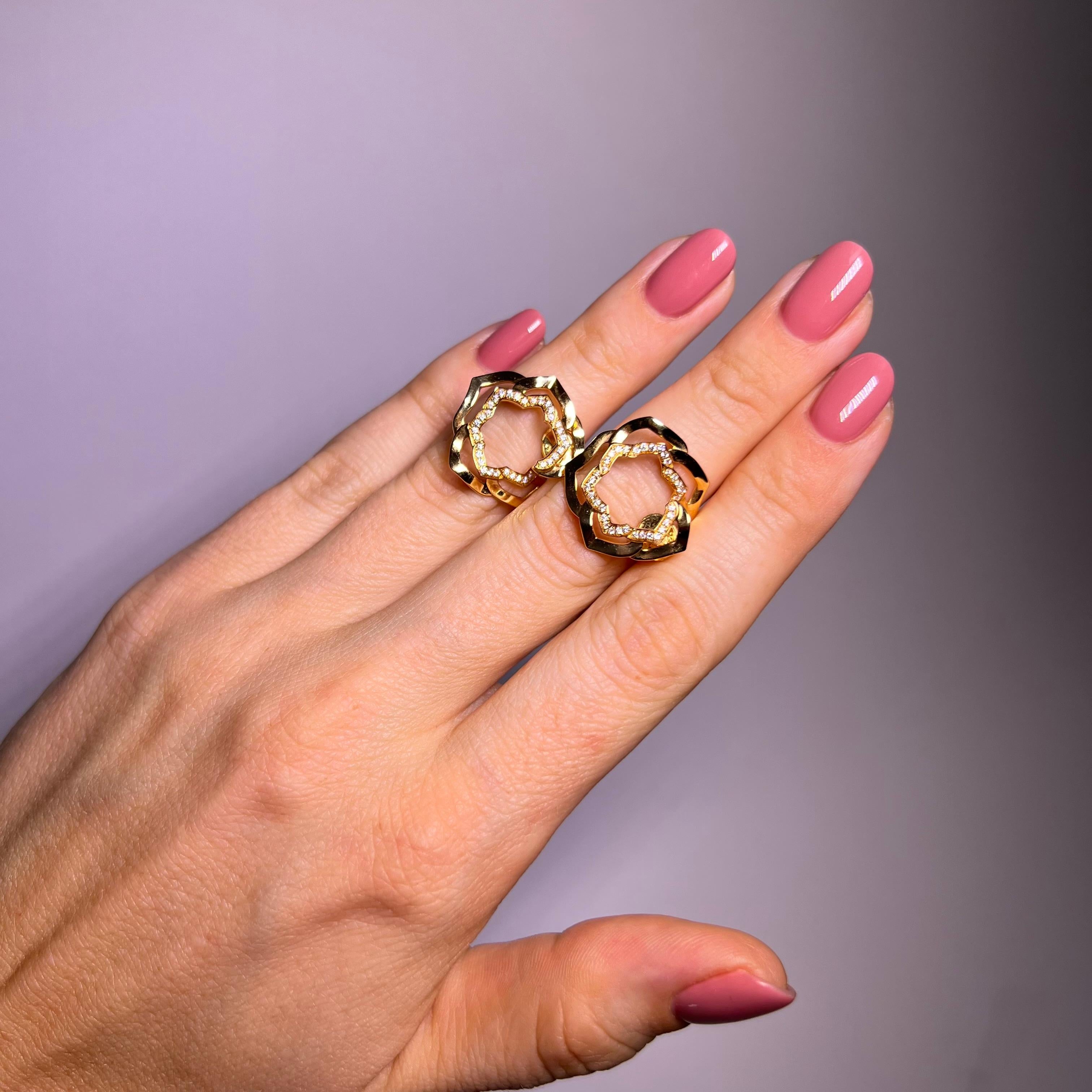 Taglio brillante Orecchini Piaget Rose con diamanti in oro rosso 18 carati in vendita