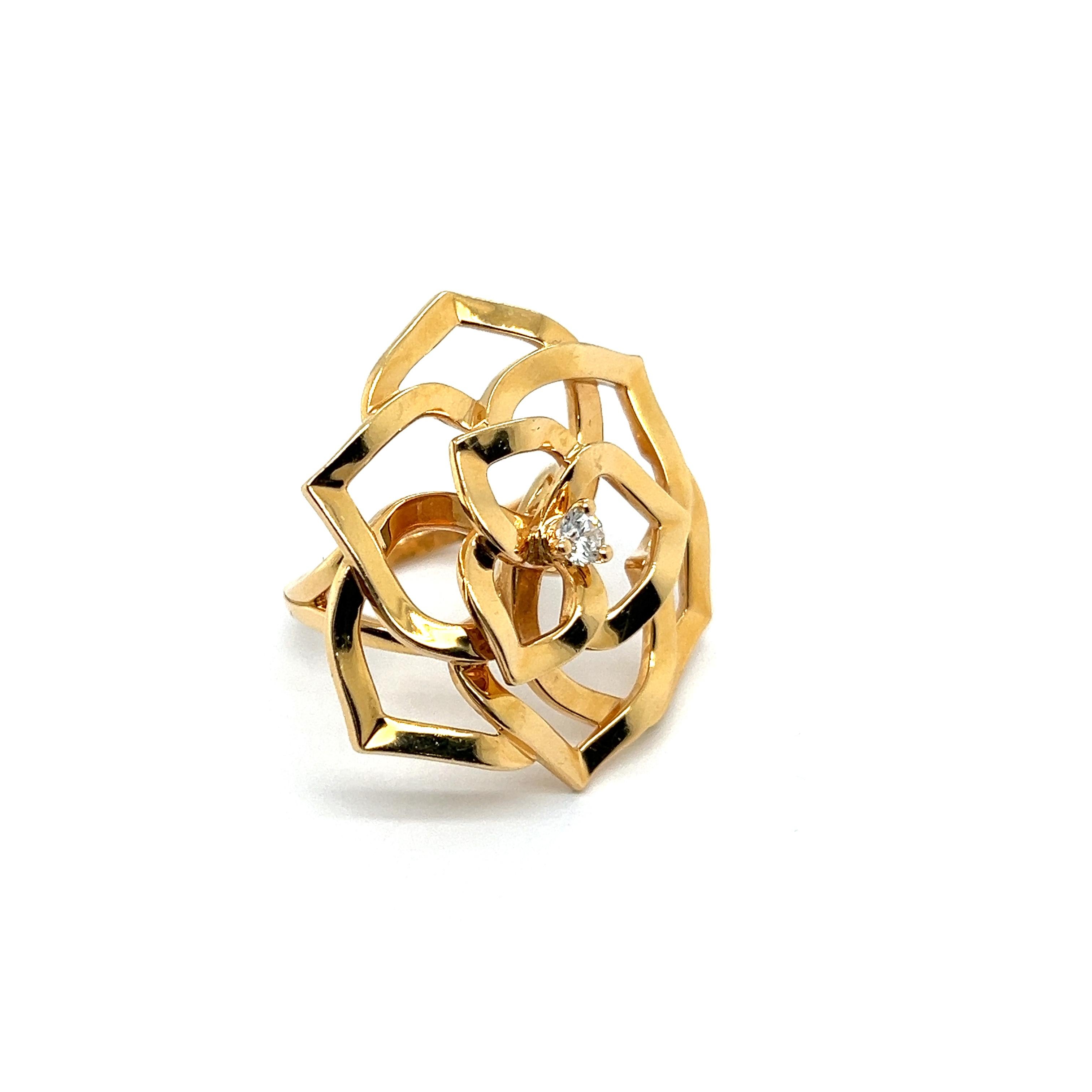 Indulge in the timeless elegance of Piaget with this 18-karat red gold ring from the Rosa collection. 

A brilliant-cut diamond of 0.12 carats, offering F colour and vs clarity for a dazzling sparkle, crowns this exquisite piece. Piaget's Rosa