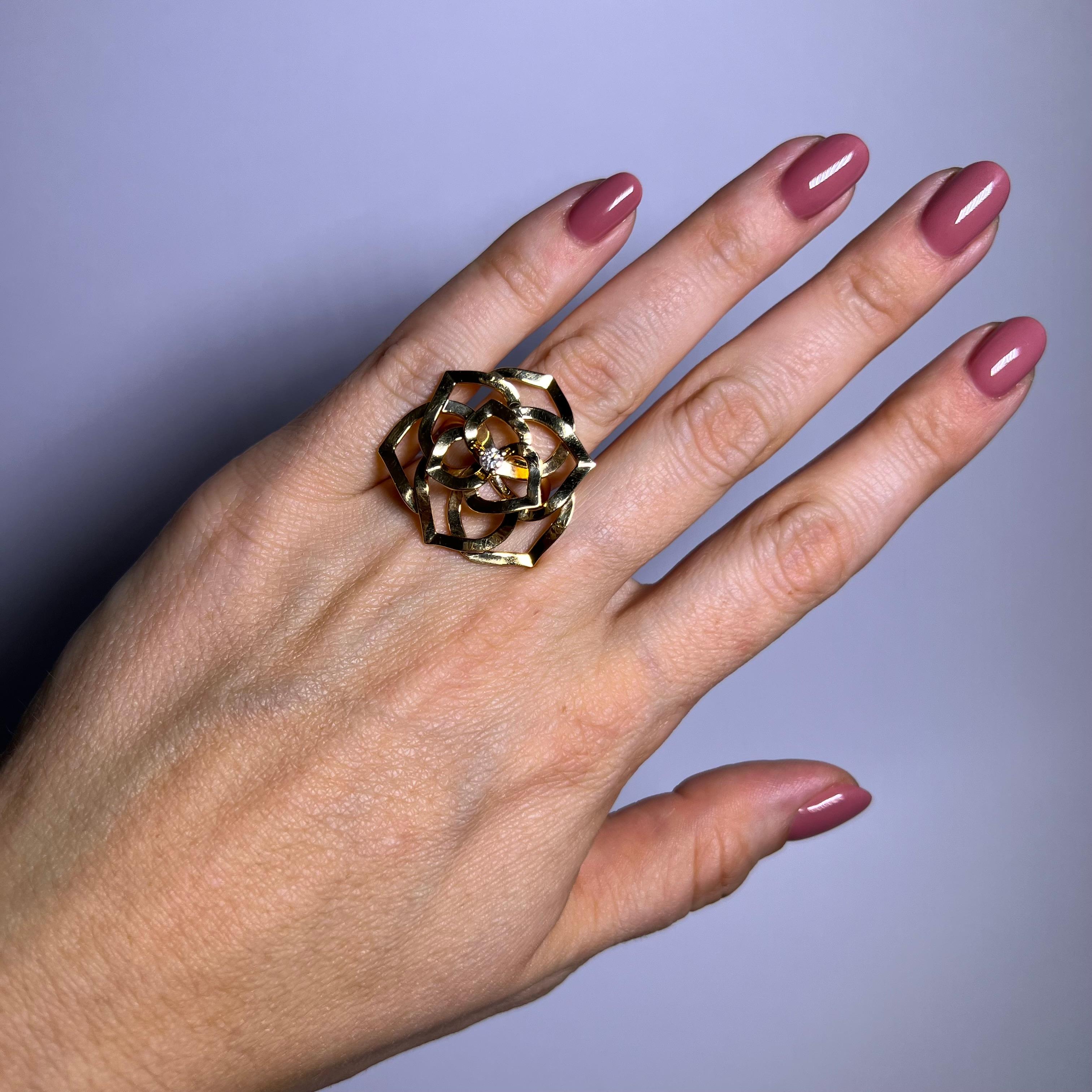 Piaget Rose Ring with Diamonds in 18 Karat Red Gold In Excellent Condition For Sale In Lucerne, CH